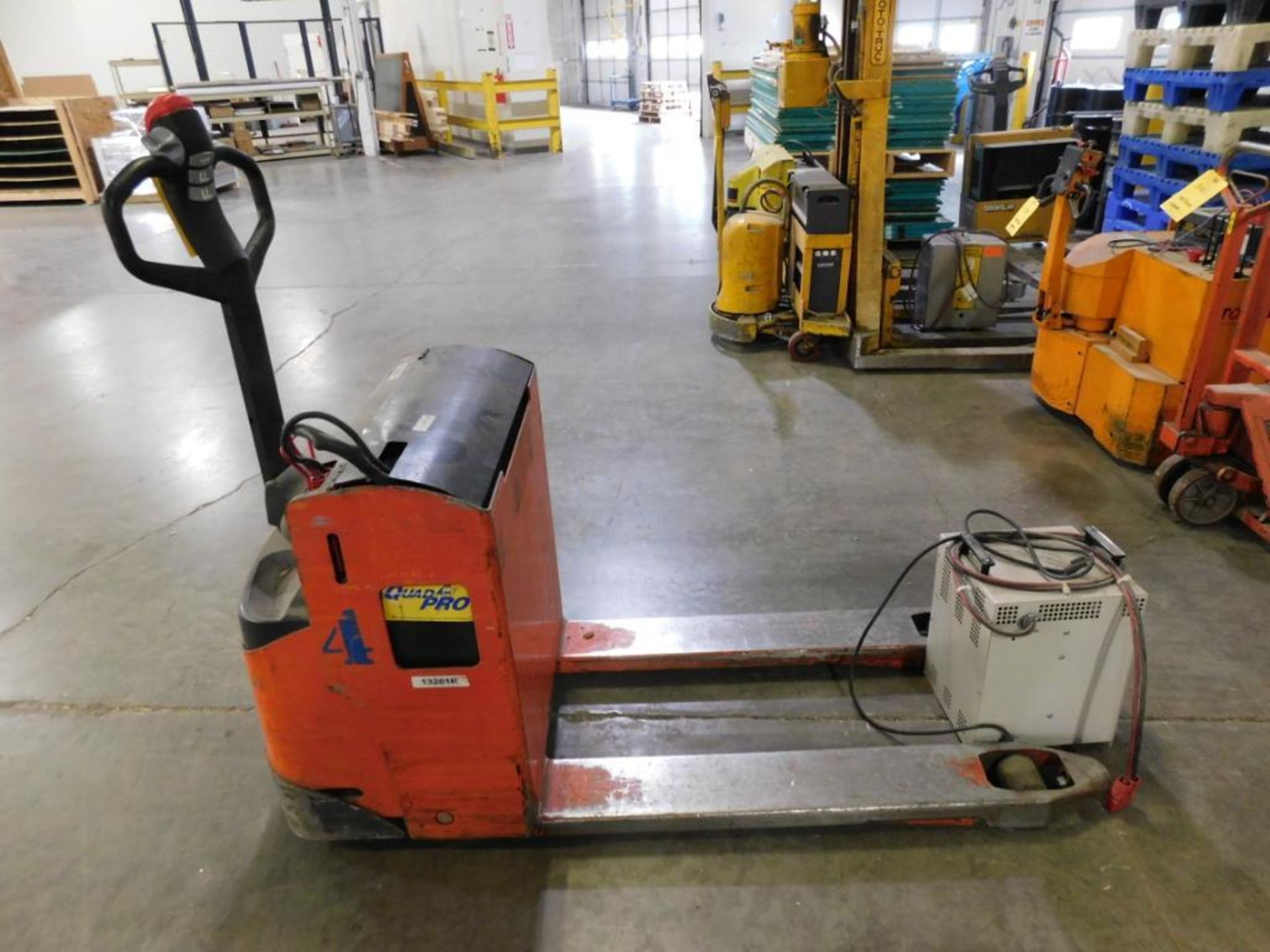 Linde Walk-Behind Electric Pallet Jack, 441 hours (LOCATED IN MINNEAPOLIS, MN.) - Image 3 of 5
