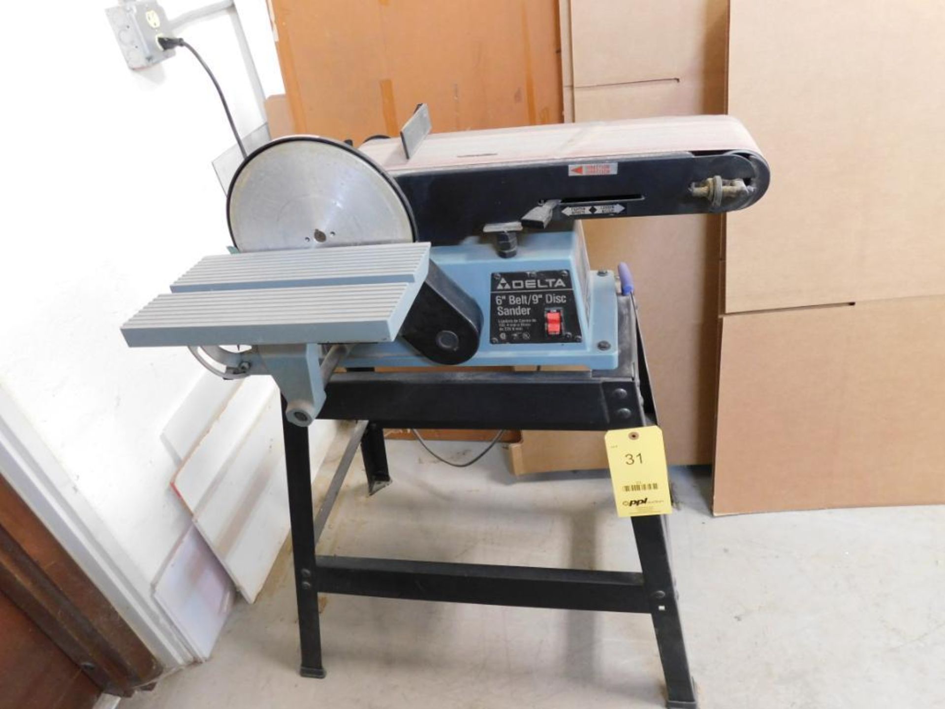 Delta 6 in. Belt / 9 in. Disc Sander Model 31-695, S/N P9816, 1 HP (LOCATED IN ST. AUGUSTA, MN.)