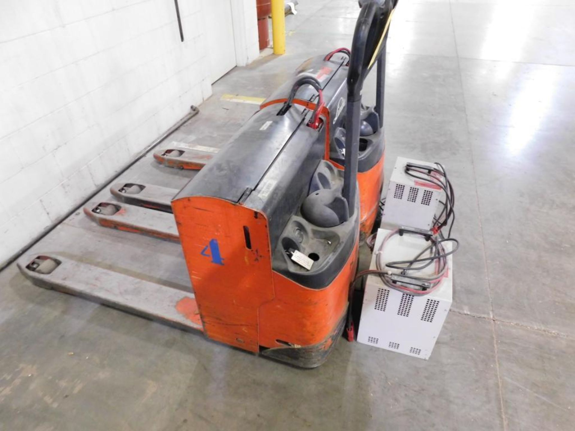 Linde Walk-Behind Electric Pallet Jack, 441 hours (LOCATED IN MINNEAPOLIS, MN.)