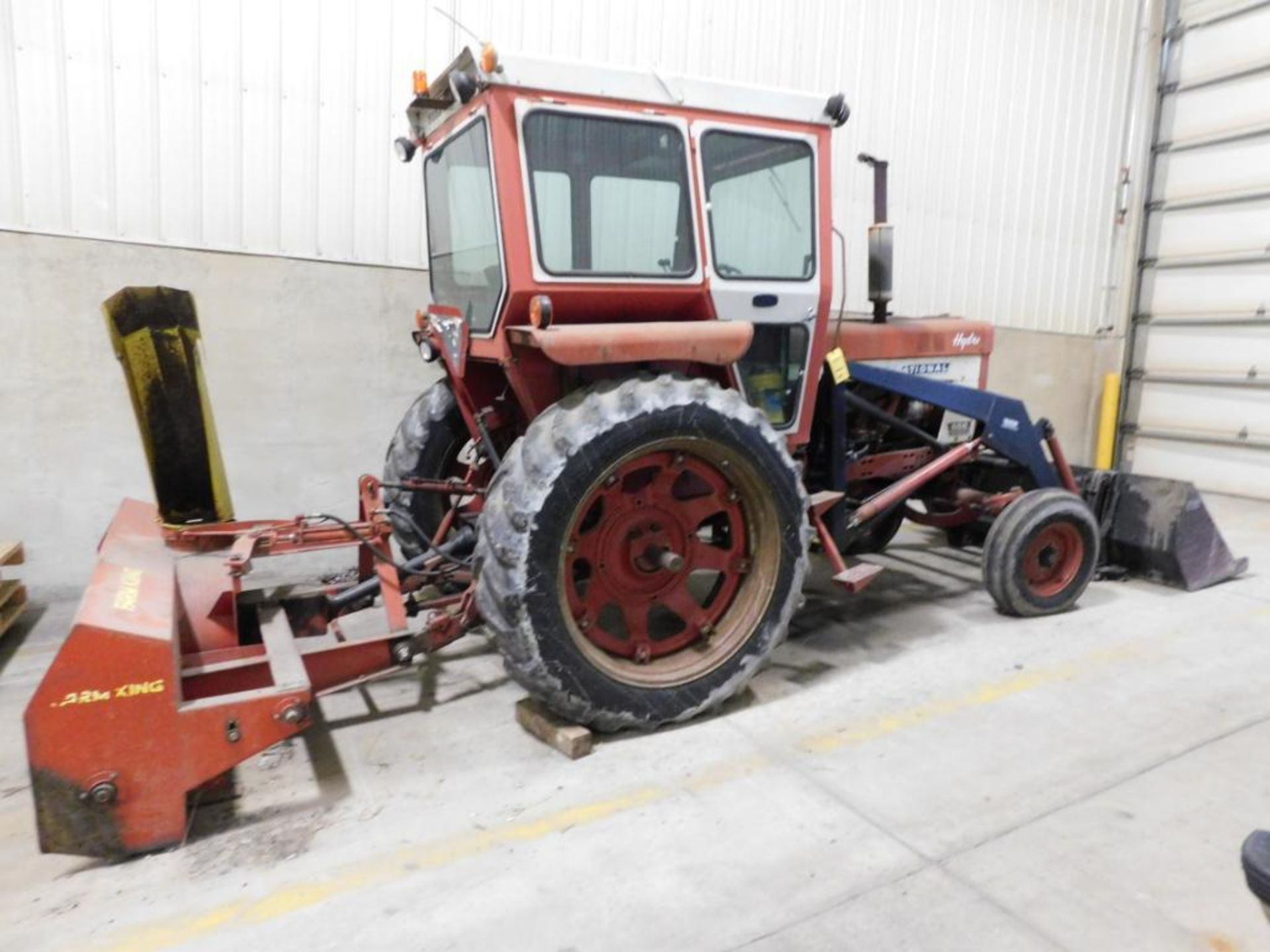 LOT: International Farm Tractor Model 666, S/N 2450152U008807, Loader, Cab, Farm King 84 in. Model