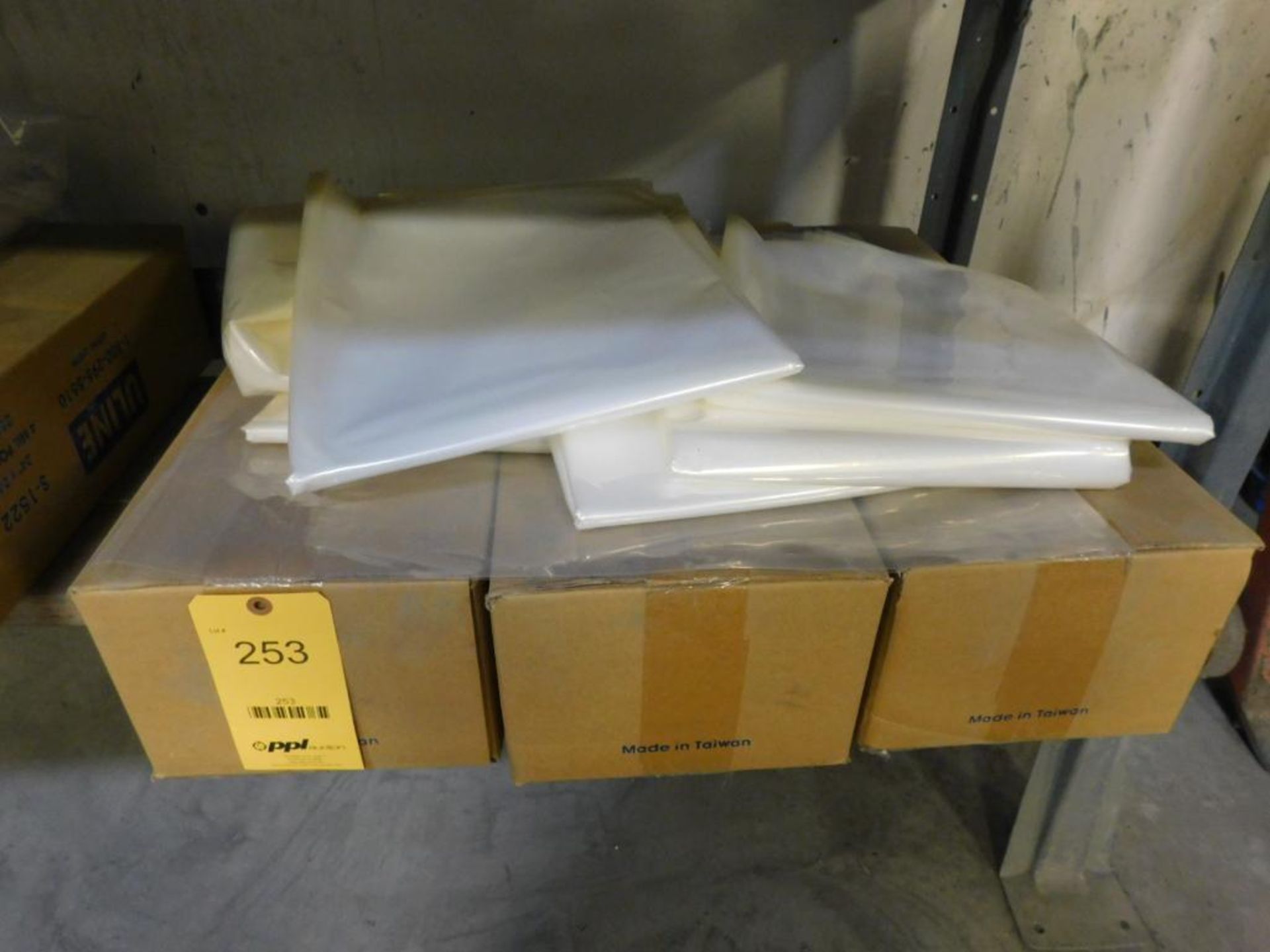 LOT: U-Line 24 in. x 24 in. Poly Bags in (3) Boxes