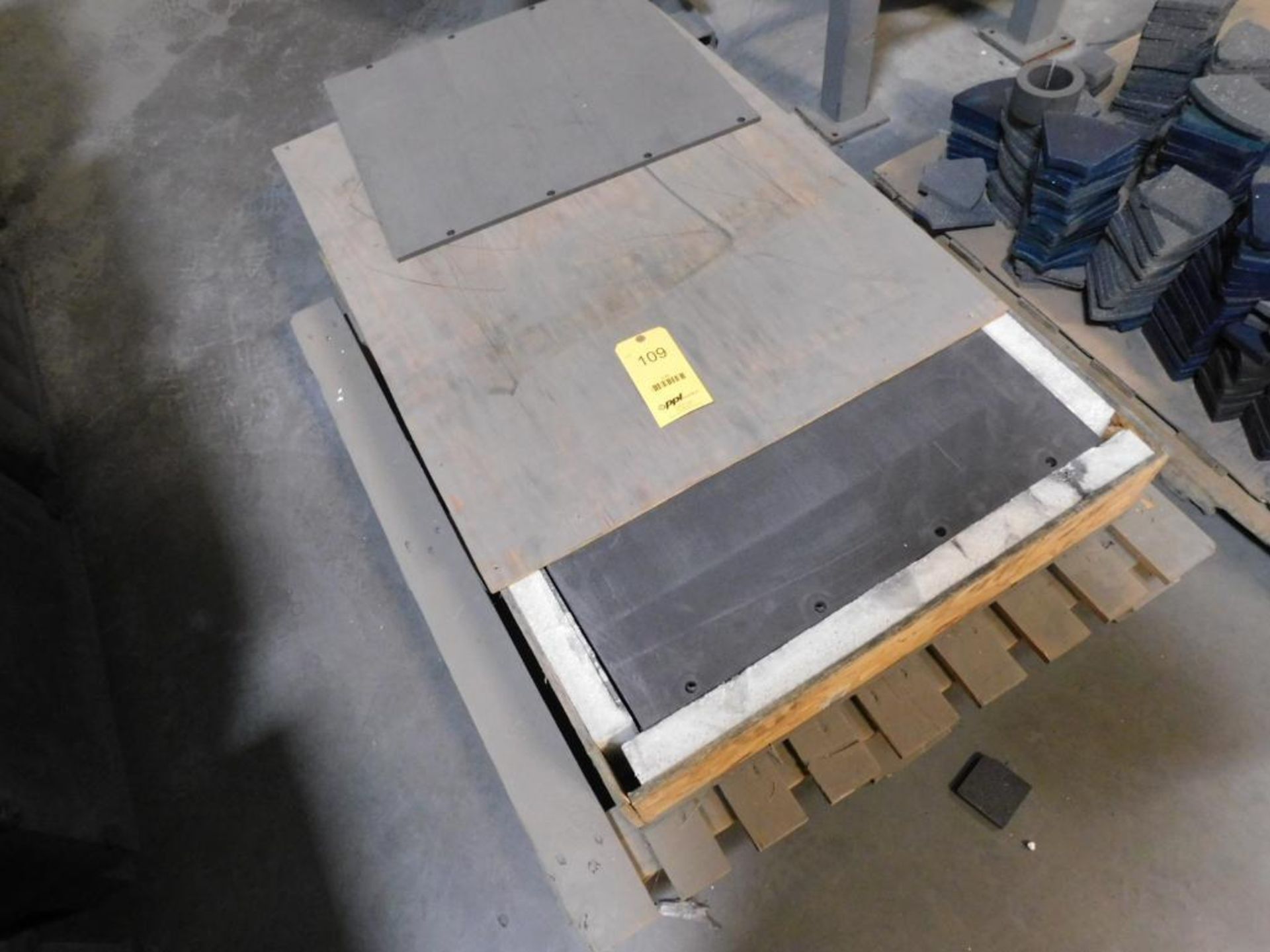 LOT: (4) Graphite Sintering Boxes