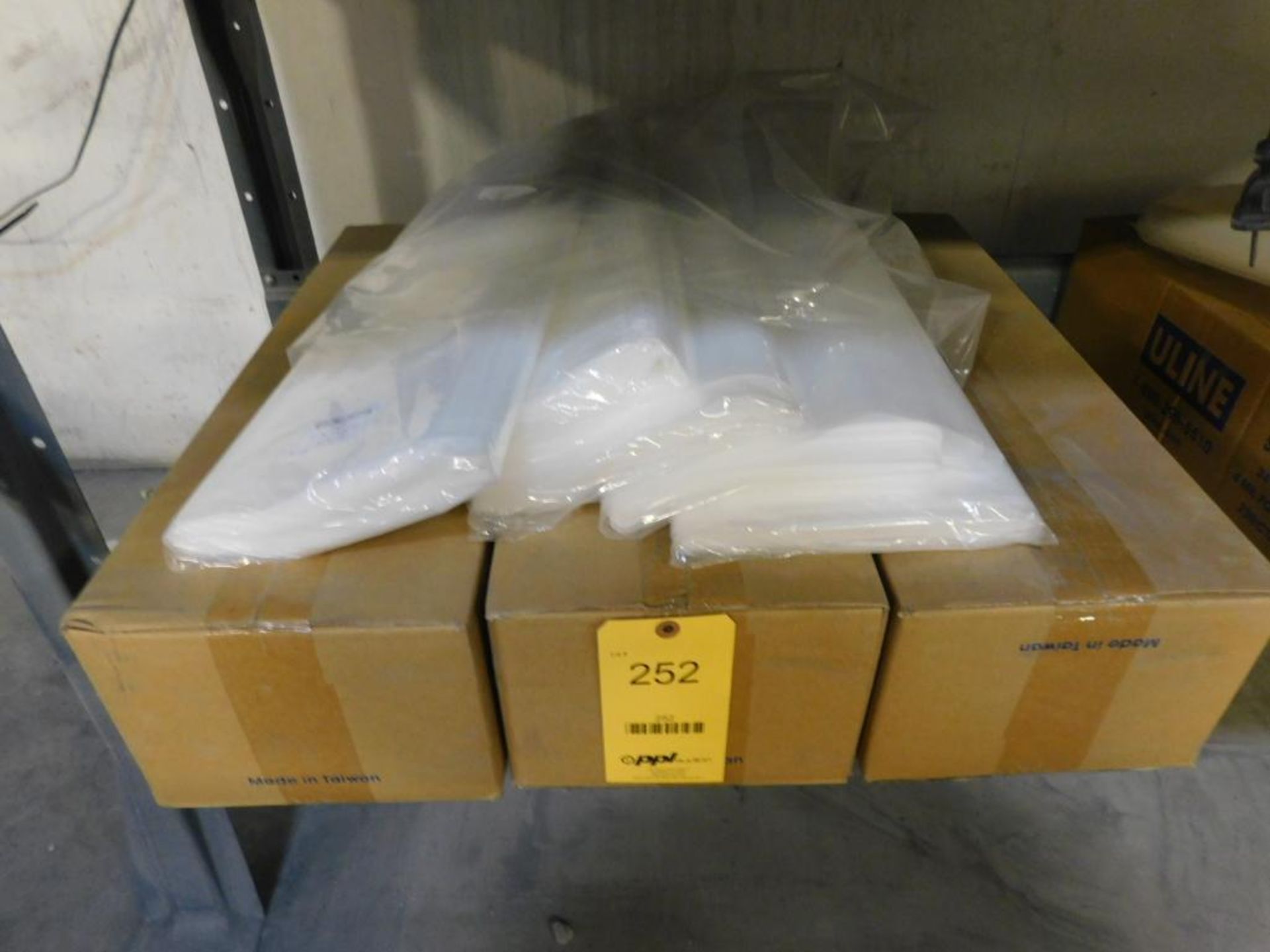 LOT: U-Line 24 in. x 24 in. Poly Bags in (3) Boxes