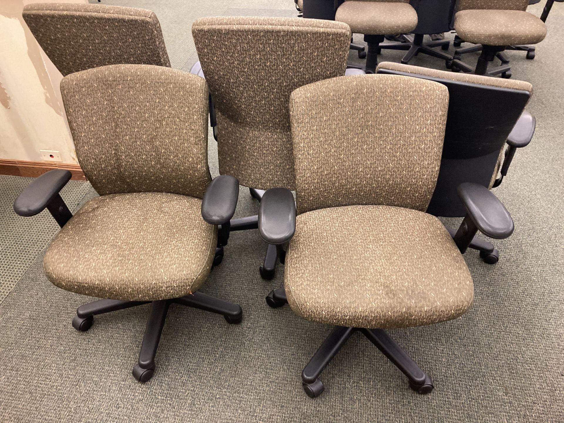 5 office chairs - Image 2 of 2