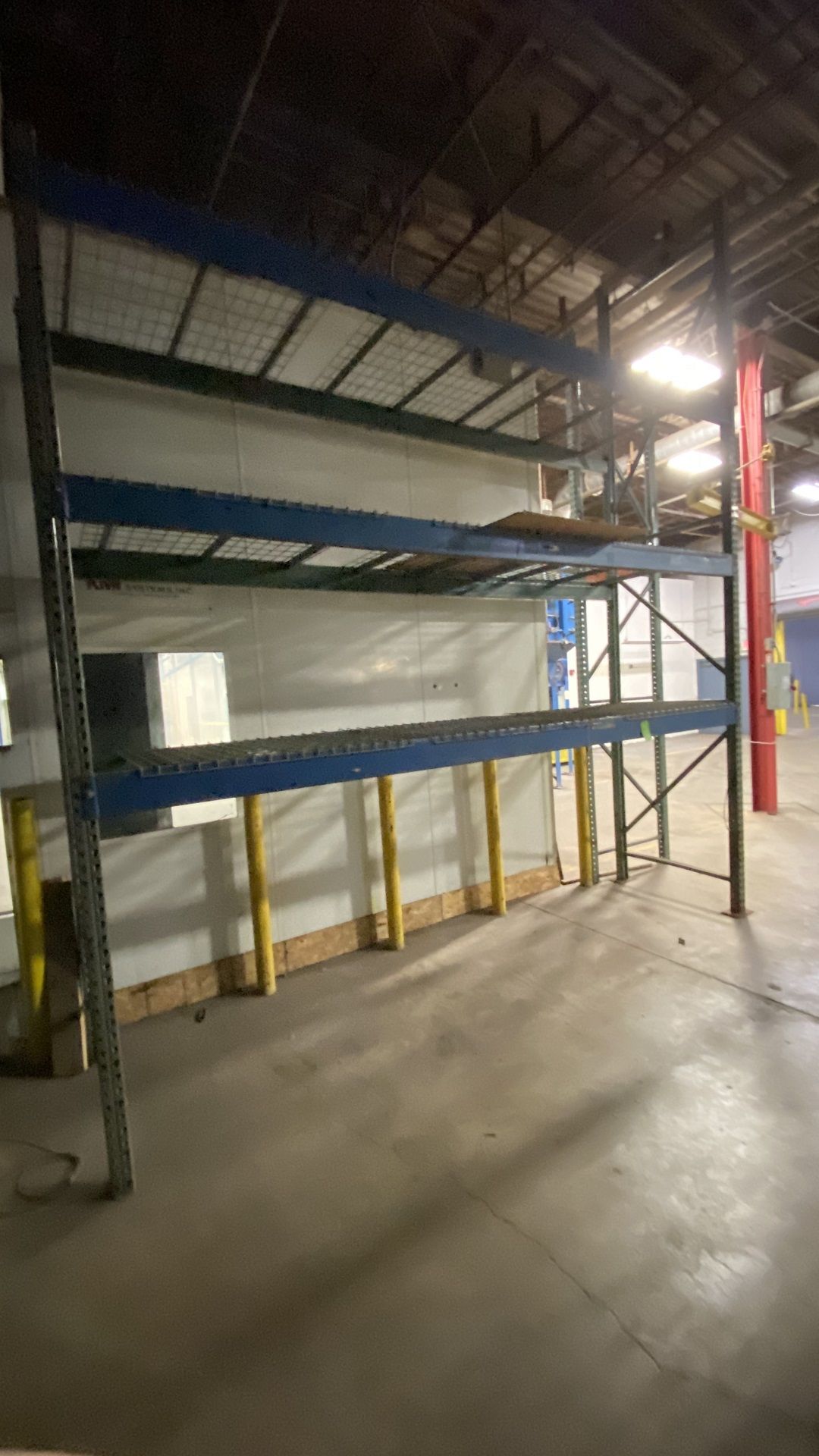 (1) section of pallet racking