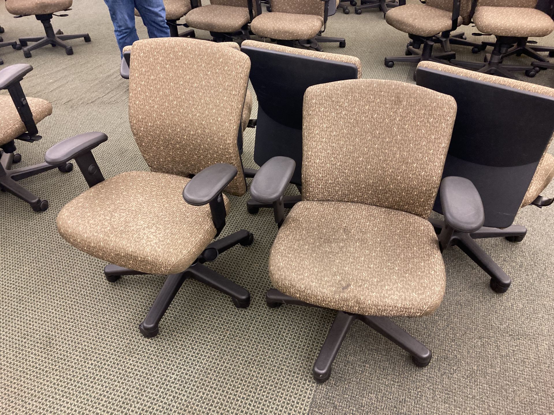 5 office chairs - Image 2 of 2