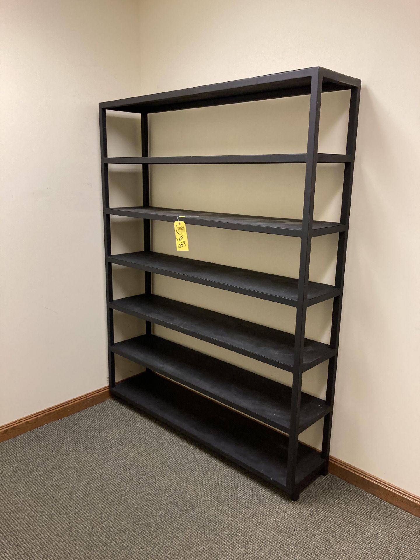 Metal shelf unit