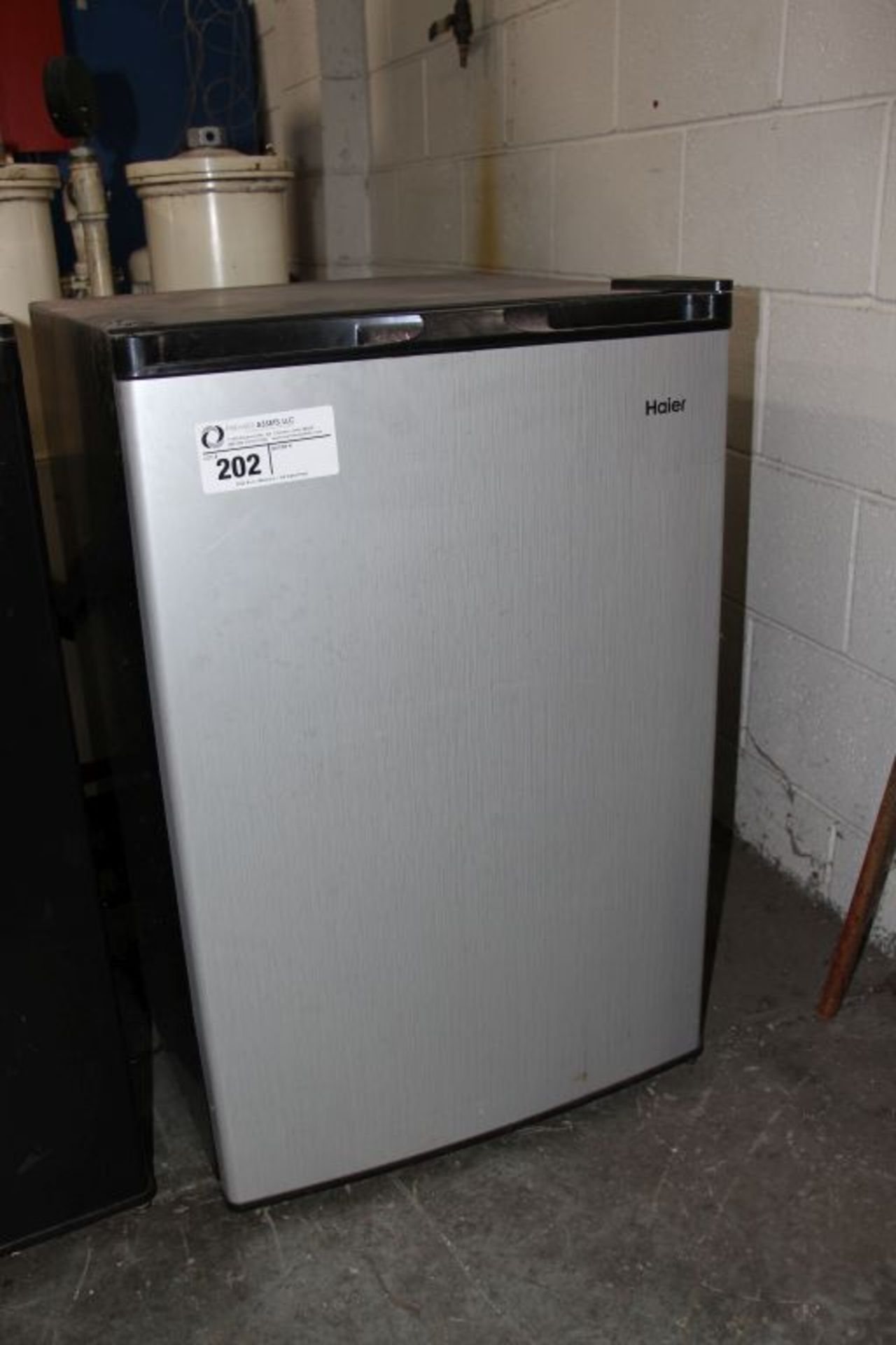 Haier 4.5 cubic feet compact refrigerator, model HC46SF10SV