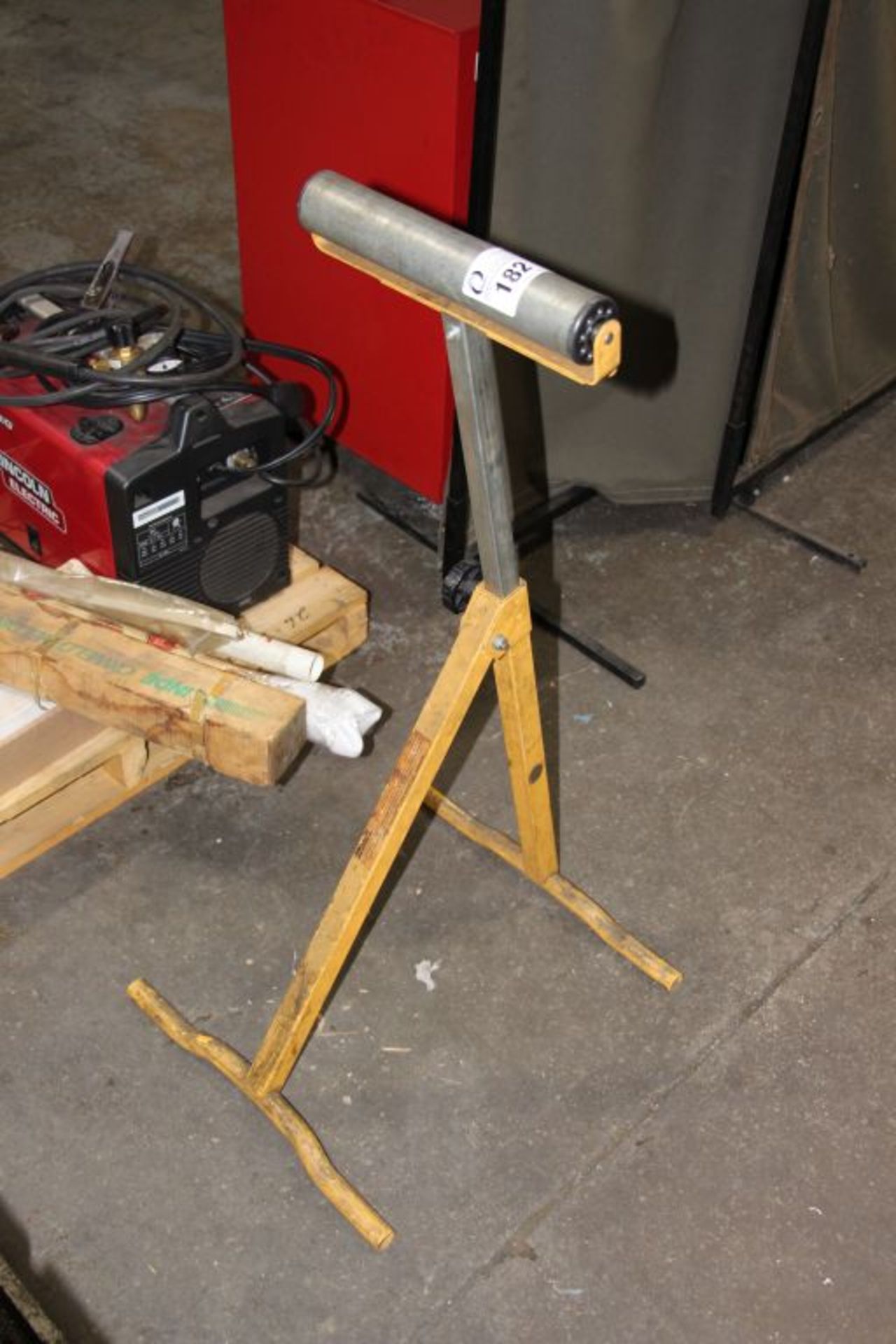 Adjustable roller stand
