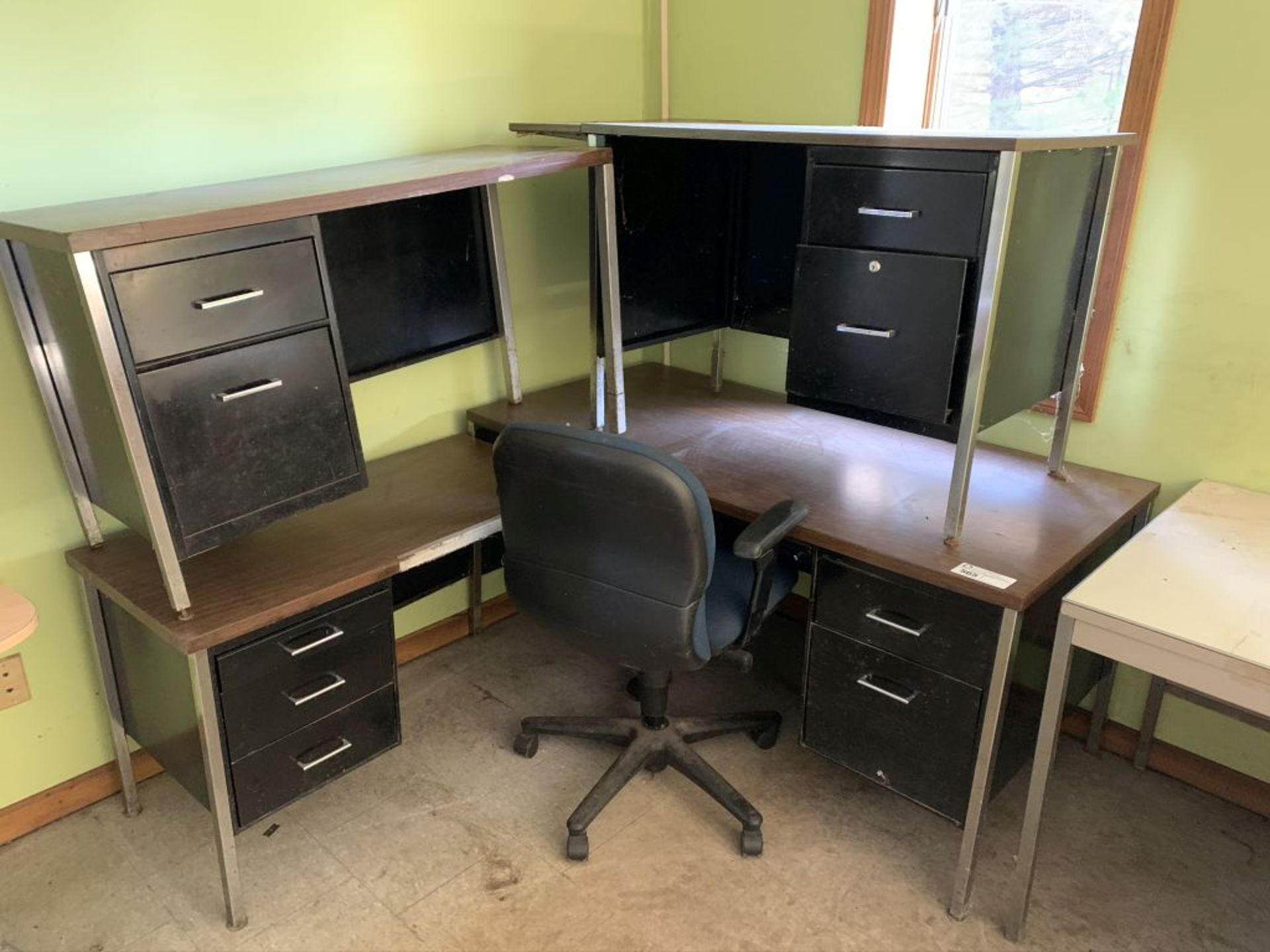 Corner Desk & Chair