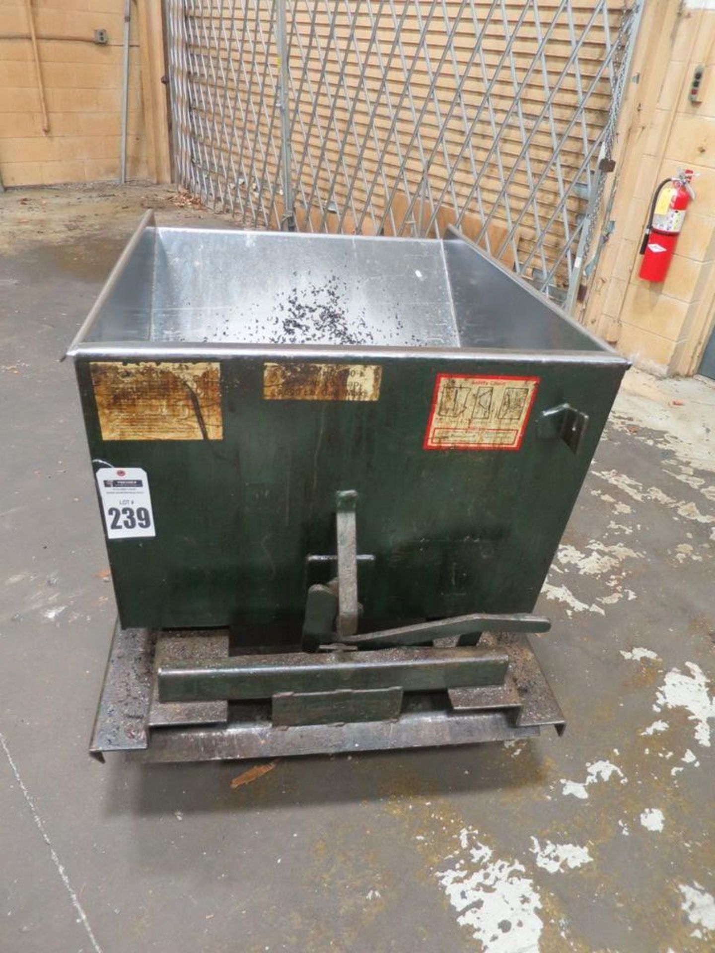 1/2 Yard Self Dumping Wheeled Chip Cart