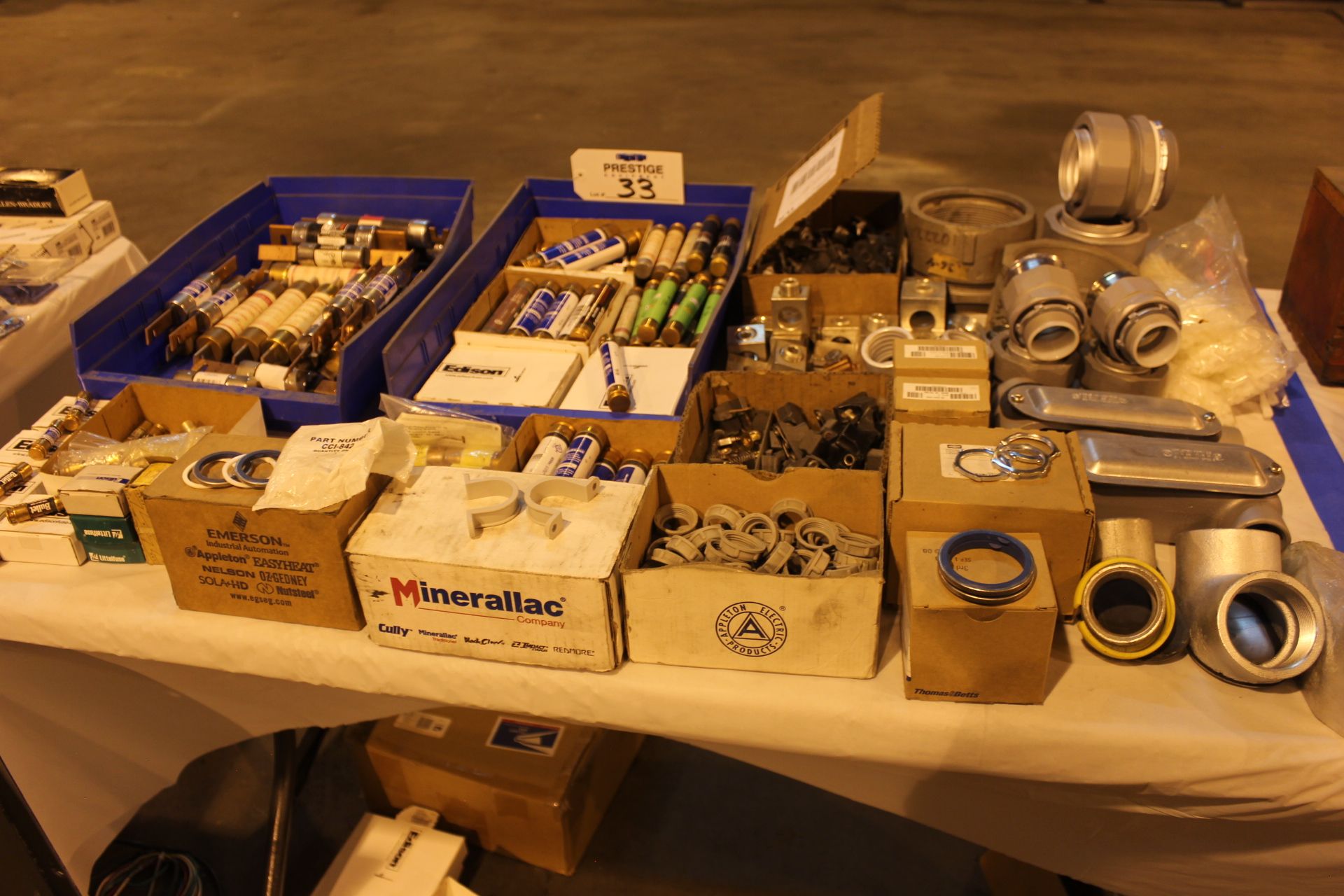 Lot of Fuses, Fittings, Sealing Rings, Bushings, Conduit Clamps, Cable Straps, Wire Ties