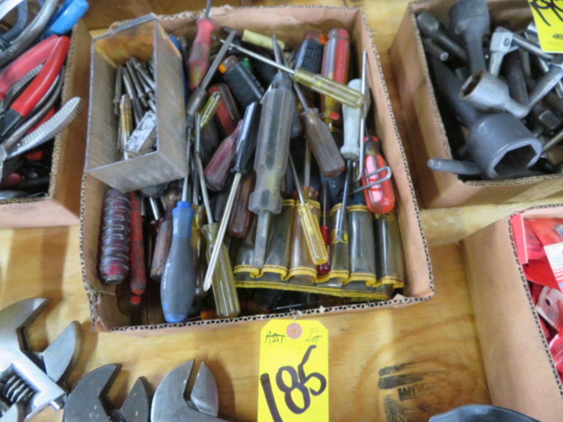 ASSORTED PHILLIPS AND FLAT-HEAD SCREWDRIVERS