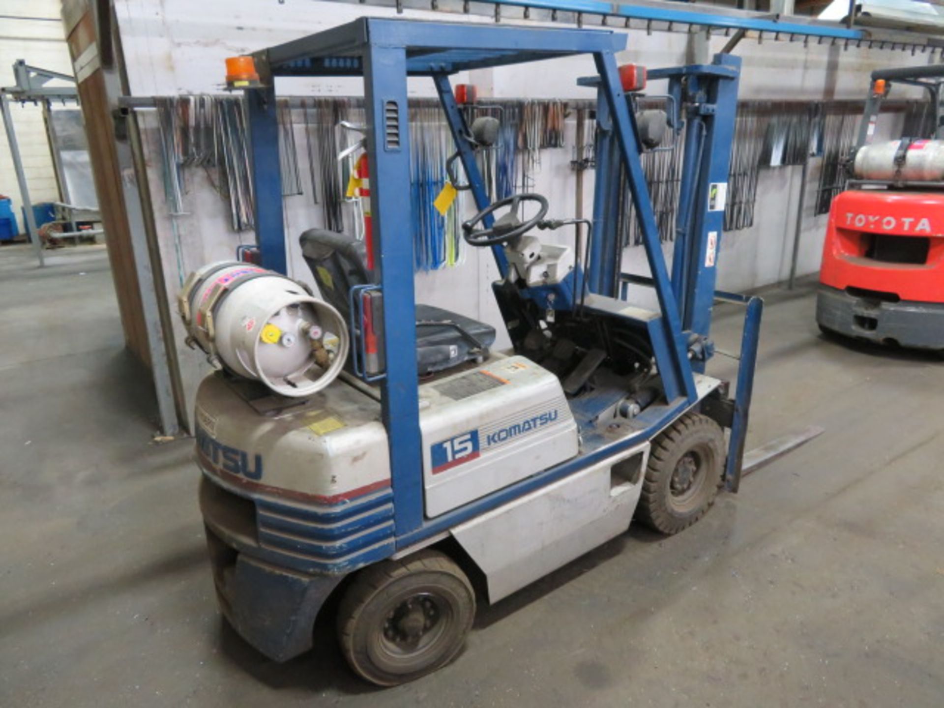 KOMATSO FG15L-15 LP PNEUMATIC TIRE FORK LIFT, S/N 342341, 3500LB CAP, 2-STAGE… - Image 3 of 3