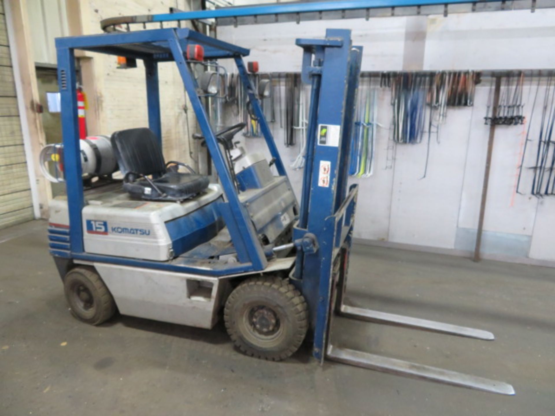 KOMATSO FG15L-15 LP PNEUMATIC TIRE FORK LIFT, S/N 342341, 3500LB CAP, 2-STAGE… - Image 2 of 3