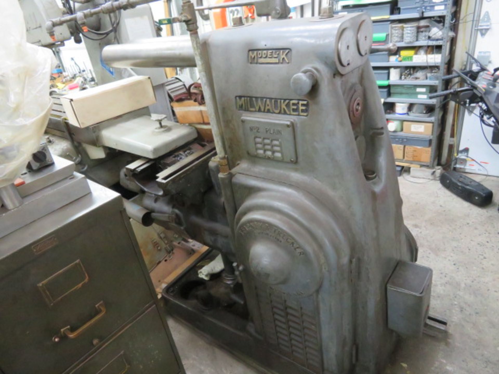 KEARNEY & TRECKER MILWAUKEE NO. 2 PLAIN MILLING MACHINE FOR REBUILD PLUS $400 RIGGING & LOADING FEE - Image 3 of 3