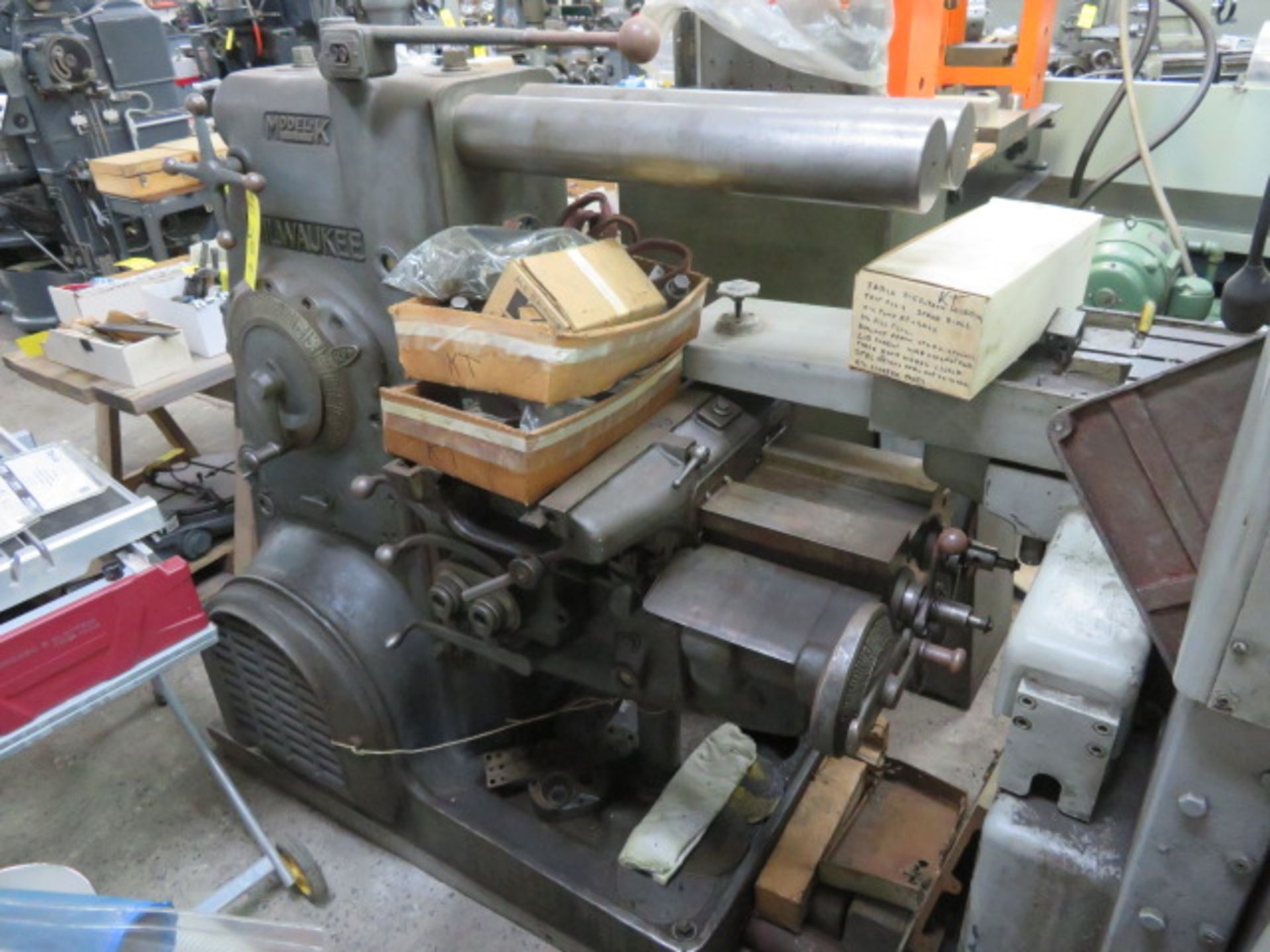 KEARNEY & TRECKER MILWAUKEE NO. 2 PLAIN MILLING MACHINE FOR REBUILD PLUS $400 RIGGING & LOADING FEE - Image 2 of 3