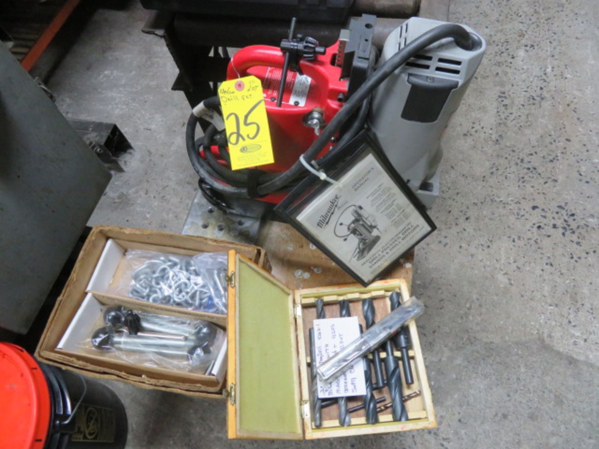LIKE-NEW MILWAUKEE 4202 MAGNETIC DRILL W/BITS, MOUNTING PLATE AND SAFETY UNIT