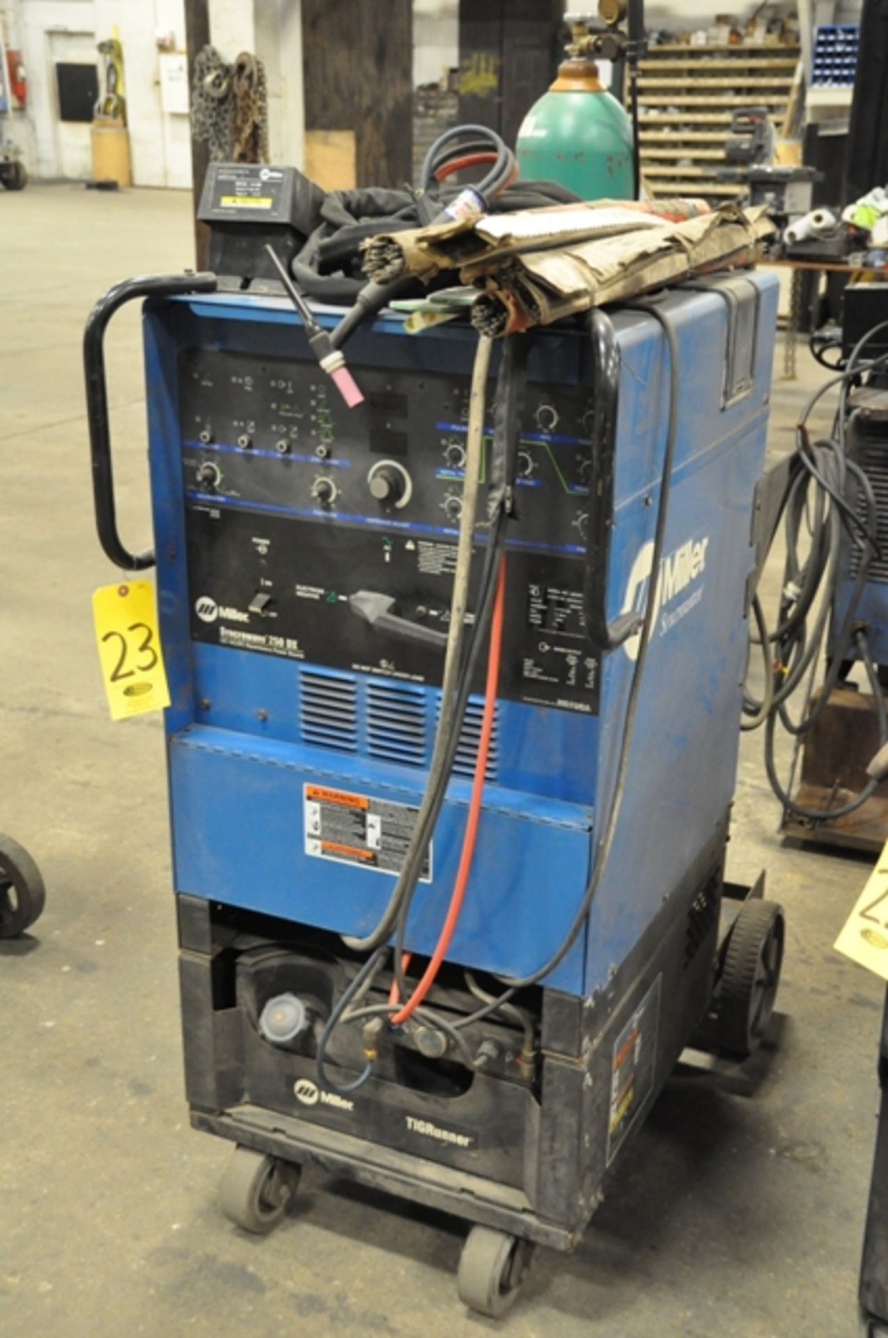 MILLER SYNCRO 250DX TIG WELDER, NEW 2001, SN. LB240786, SINGLE PHASE WITH TIG GUN, WATER COOLER UNIT