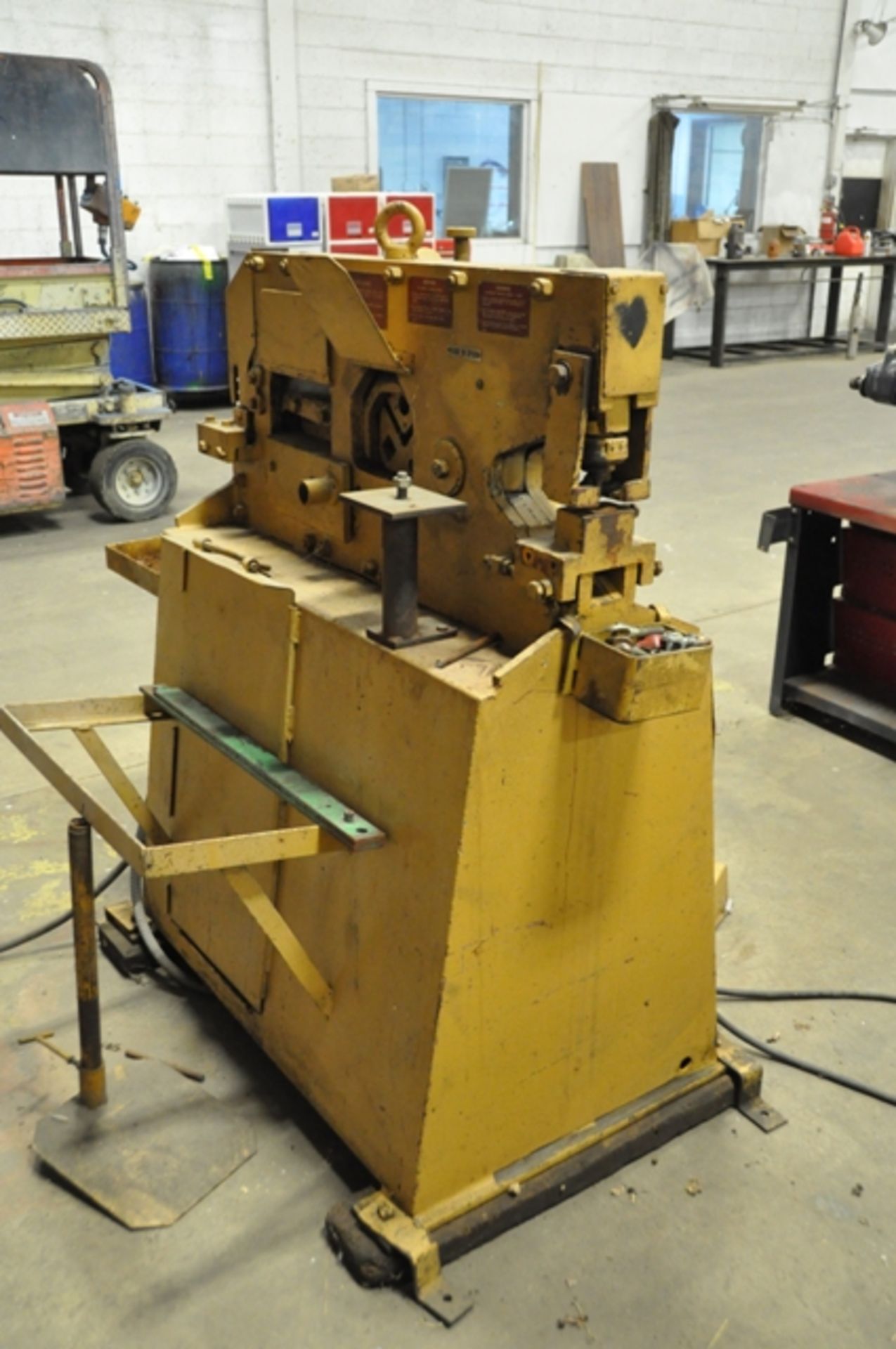 GEKA HYDRAULIC IRON WORKER, SN. 723, MODEL MINICROP, CAPACITY 3" X 3" X 5/16", 45 TON WITH - Image 5 of 5