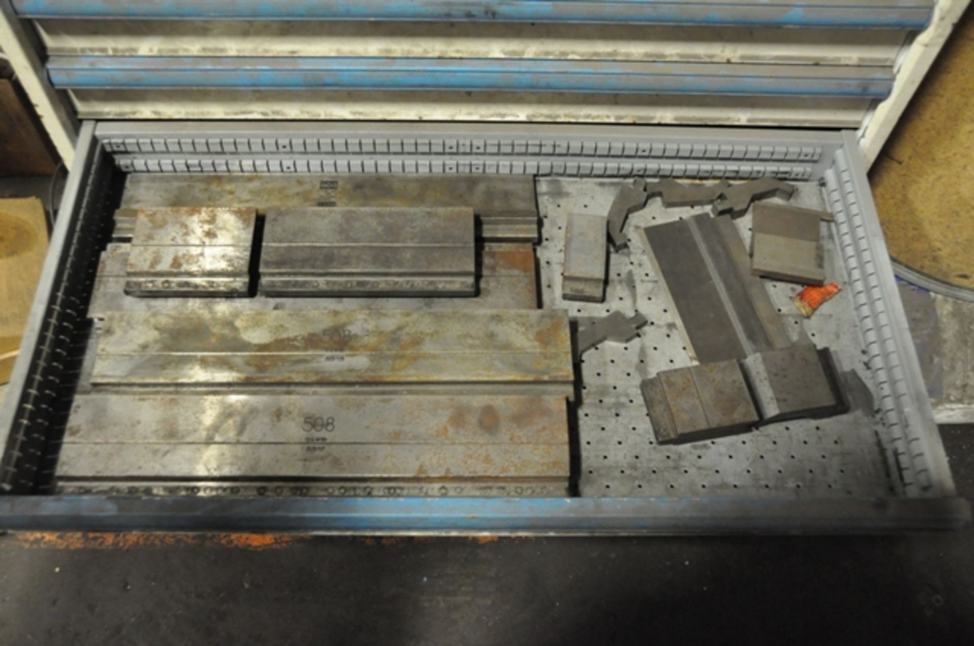 8 DRAWER CABINET WITH ASSORTED SHORT PIECES OF PRESS BRAKE DIES - Image 6 of 6