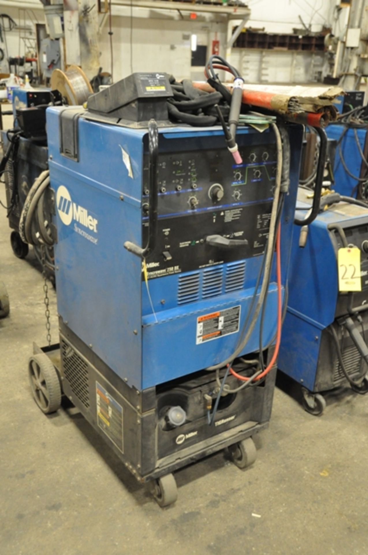 MILLER SYNCRO 250DX TIG WELDER, NEW 2001, SN. LB240786, SINGLE PHASE WITH TIG GUN, WATER COOLER UNIT - Image 2 of 6