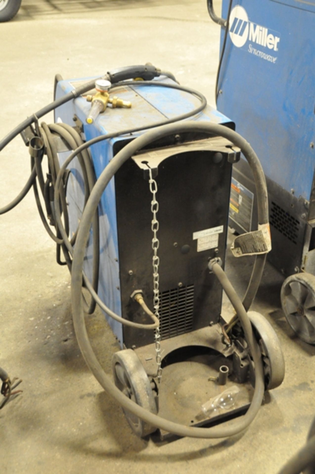 2015 MILLER MIG WELDER, SN. ME313059N, MODEL MILLERMATIC 350P WITH BUILT IN WIRE FEEDER, MIG GUN, - Image 4 of 5