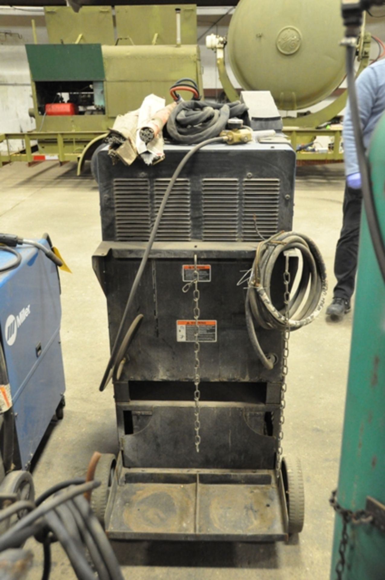 MILLER SYNCRO 250DX TIG WELDER, NEW 2001, SN. LB240786, SINGLE PHASE WITH TIG GUN, WATER COOLER UNIT - Image 6 of 6