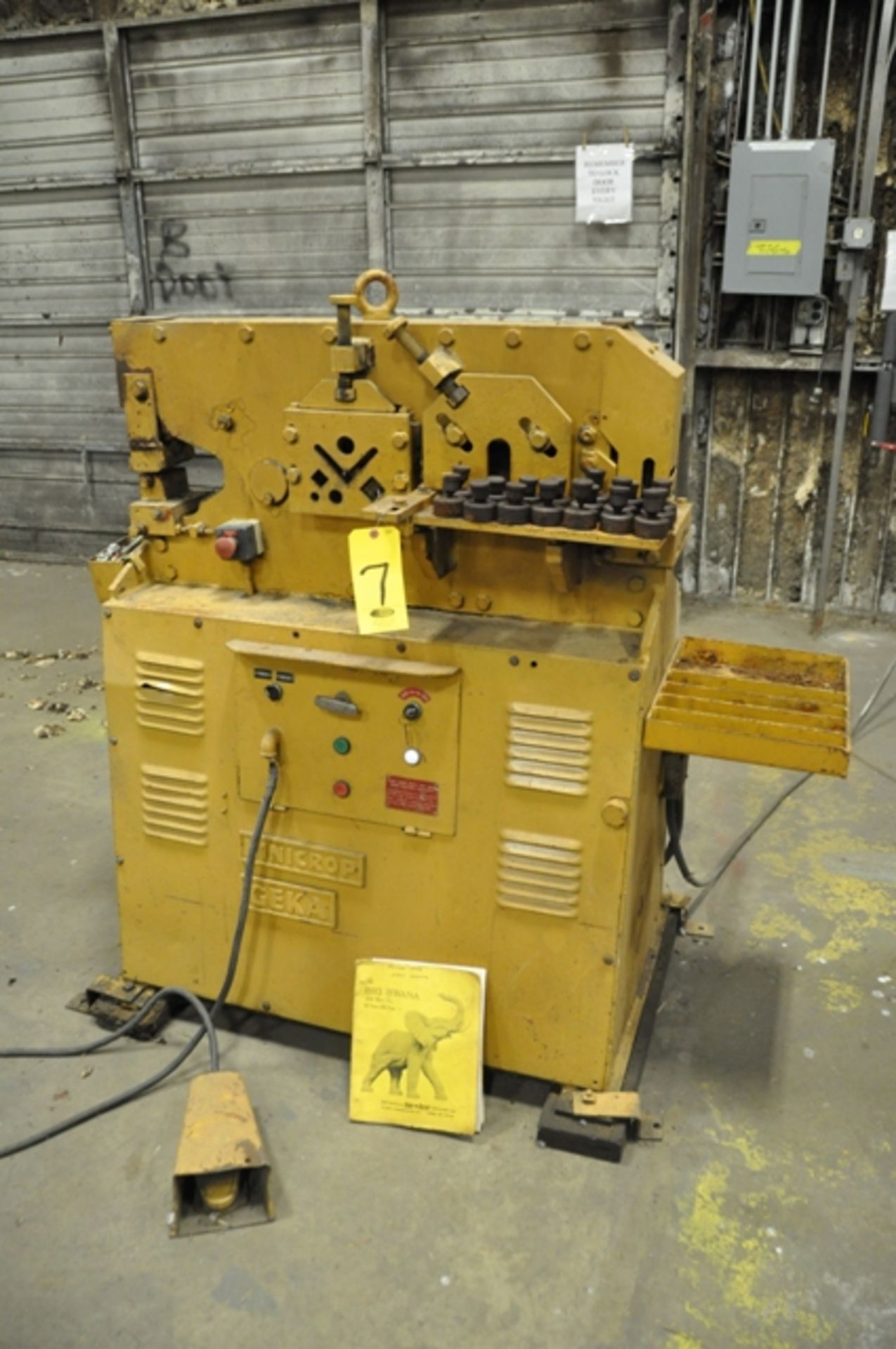 GEKA HYDRAULIC IRON WORKER, SN. 723, MODEL MINICROP, CAPACITY 3" X 3" X 5/16", 45 TON WITH