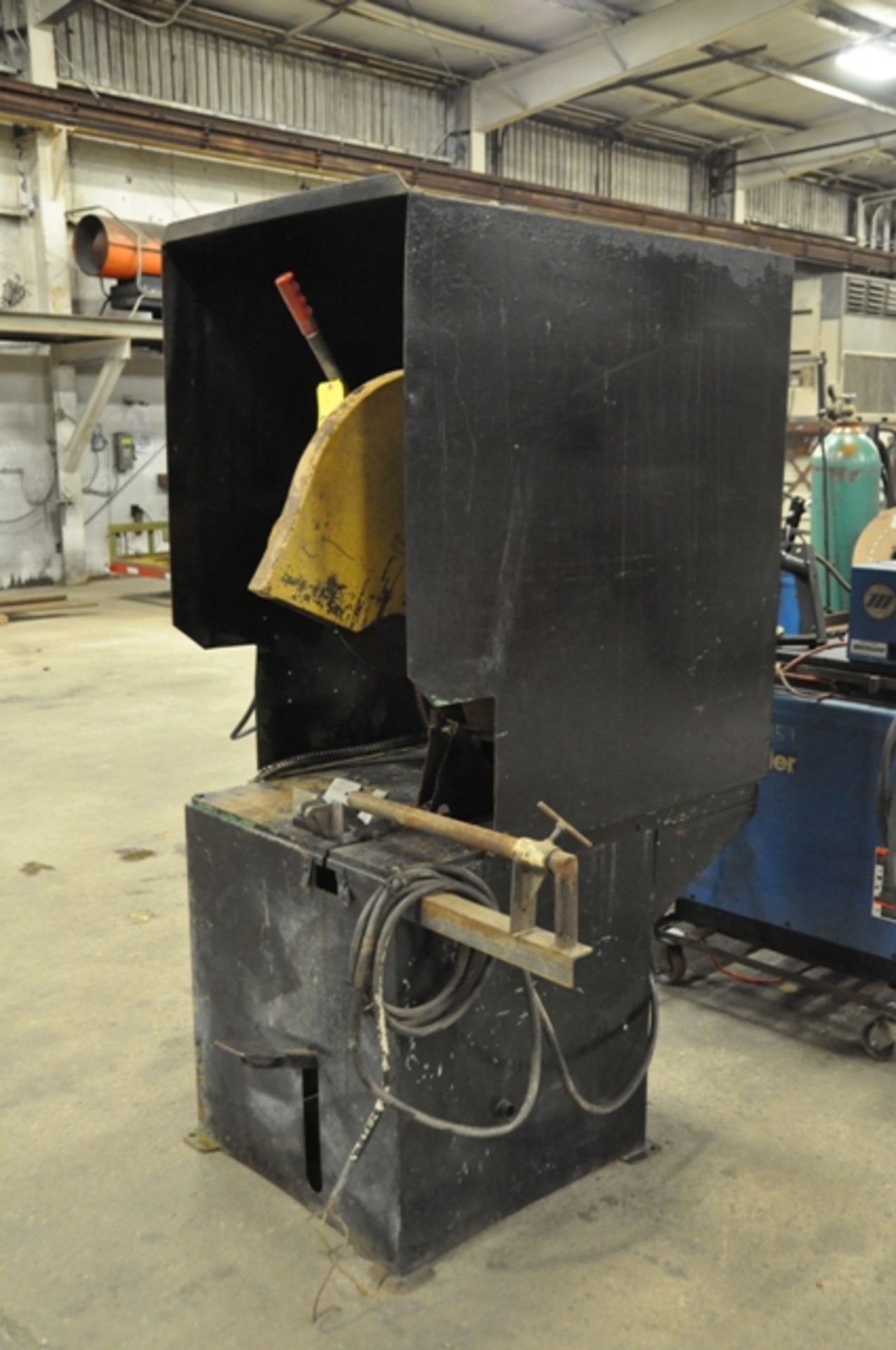 EVERETT ABRASIVE SAW, MODEL 20-23, 20" BLADE WITH ENCLOSURE. MANUAL PULL DOWN HEAD, FOOT PEDAL / - Image 3 of 3