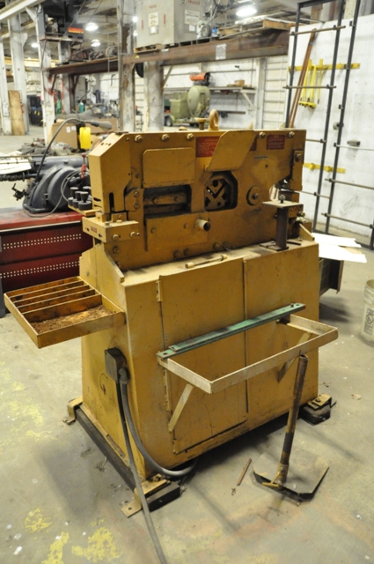 GEKA HYDRAULIC IRON WORKER, SN. 723, MODEL MINICROP, CAPACITY 3" X 3" X 5/16", 45 TON WITH - Image 3 of 5