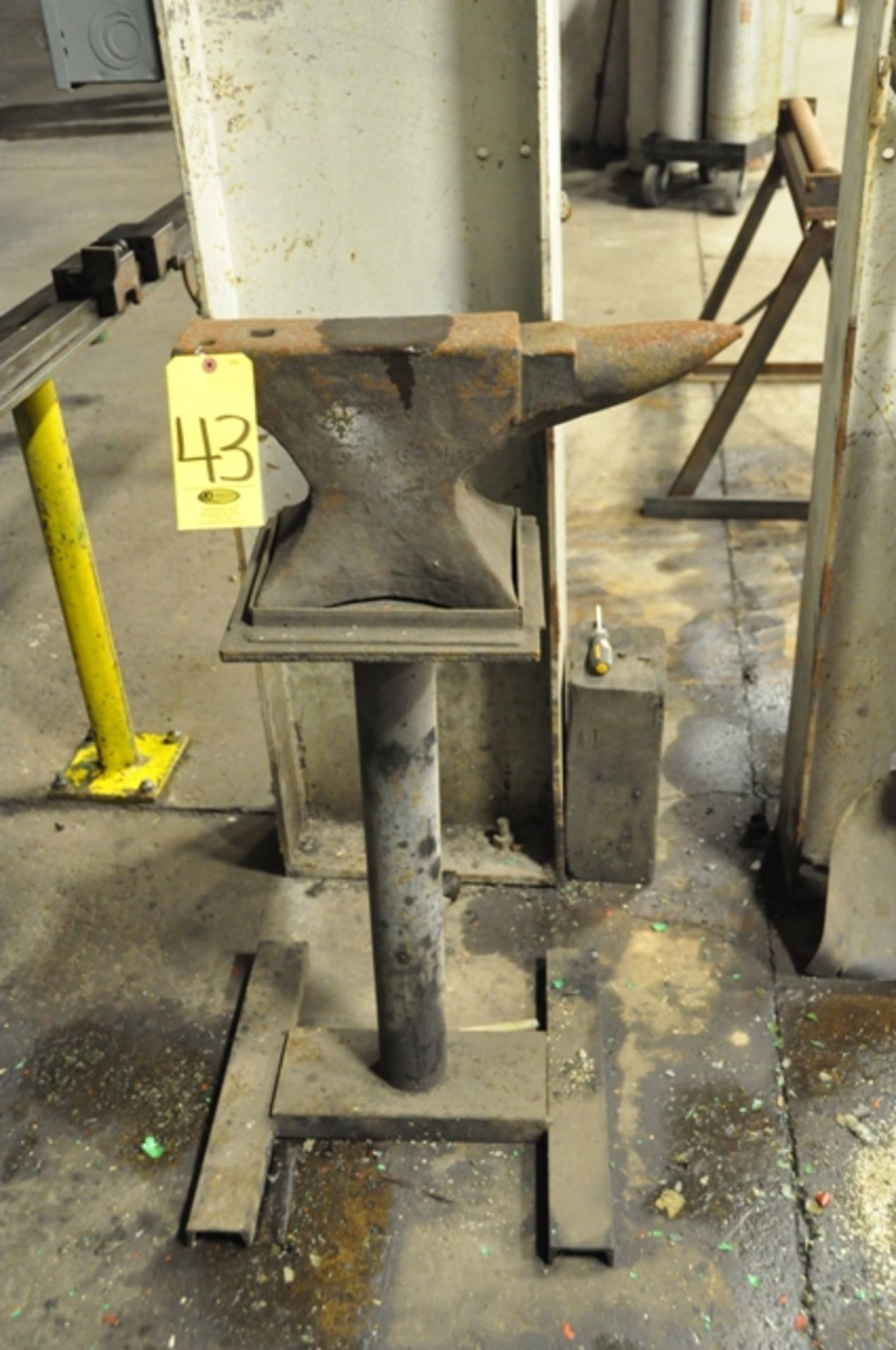 ANVIL ON METAL STAND