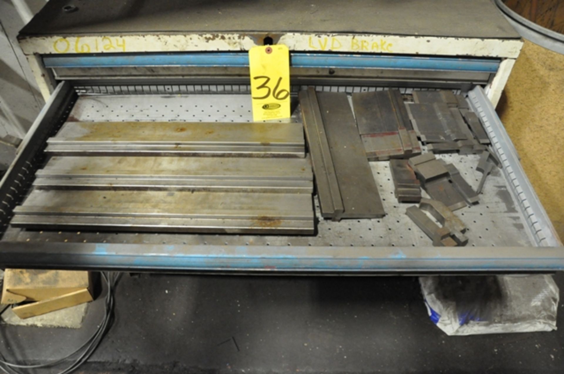 8 DRAWER CABINET WITH ASSORTED SHORT PIECES OF PRESS BRAKE DIES - Image 2 of 6