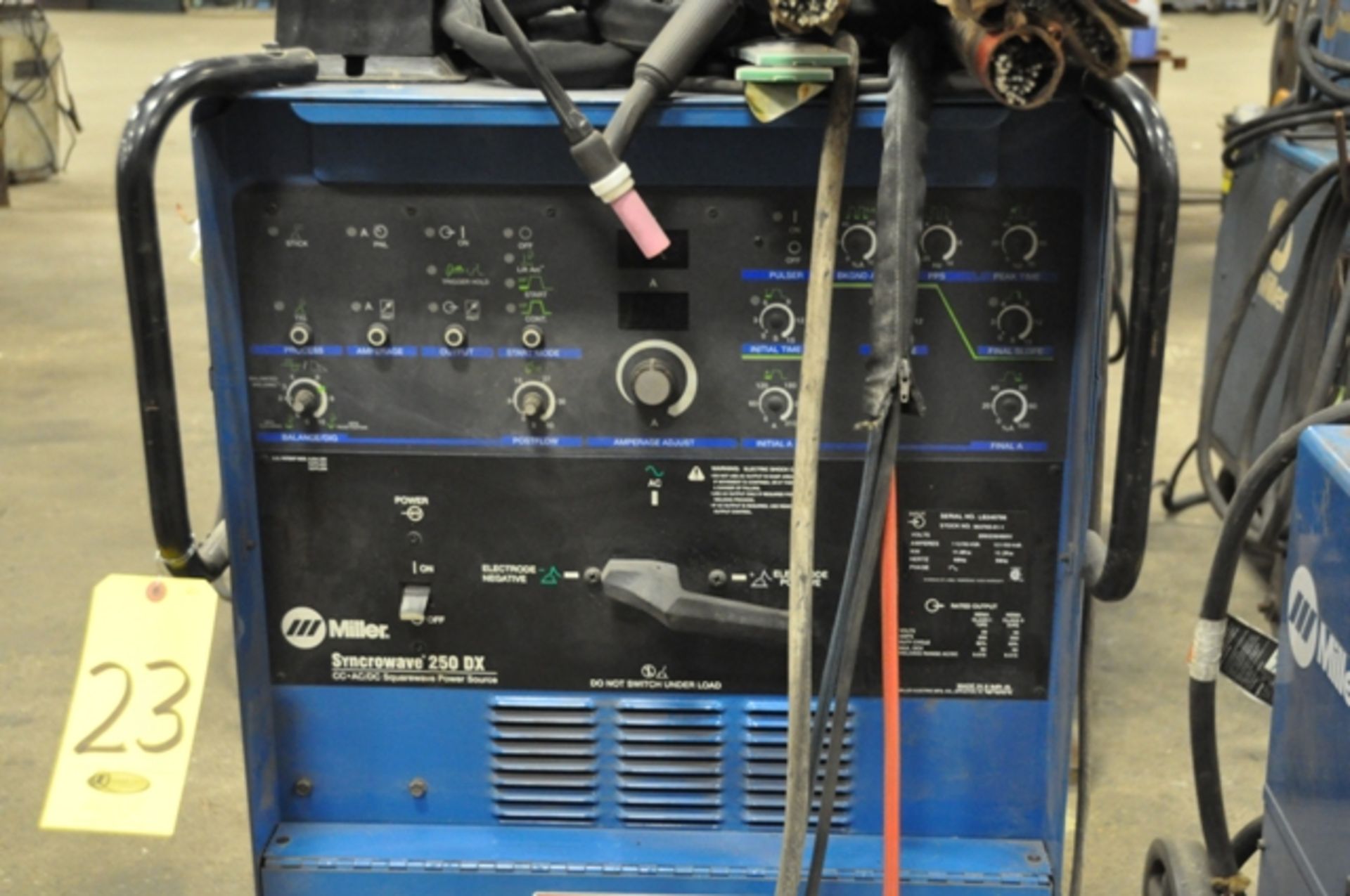 MILLER SYNCRO 250DX TIG WELDER, NEW 2001, SN. LB240786, SINGLE PHASE WITH TIG GUN, WATER COOLER UNIT - Image 5 of 6