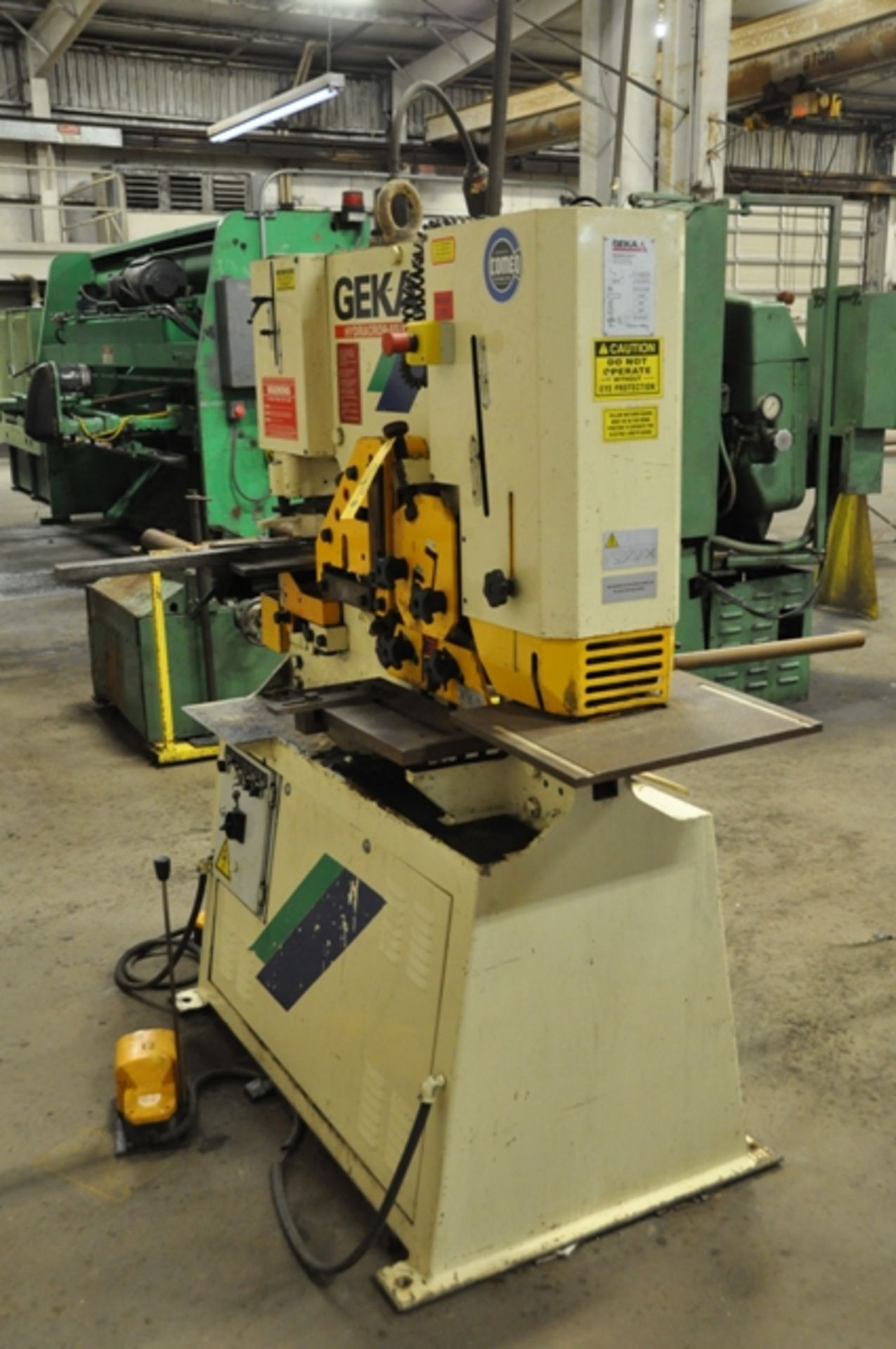 GEKA HYDRAULIC IRONWORKER, SN, 18995, NEW 2004, MODEL HYD 55A, CAPACITY 4" X 4-1/2" X 4-1/2" X 3/ - Image 4 of 7