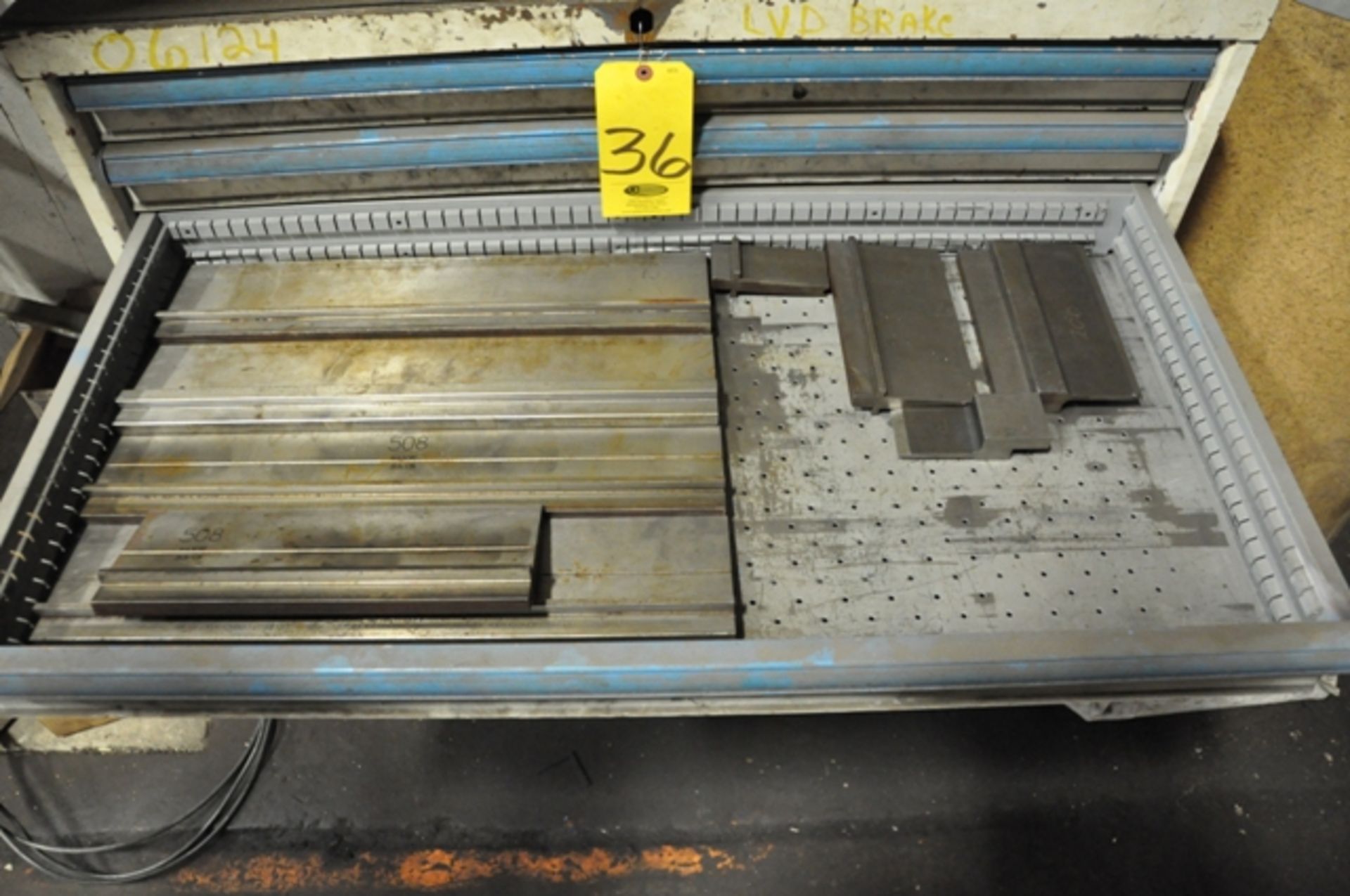 8 DRAWER CABINET WITH ASSORTED SHORT PIECES OF PRESS BRAKE DIES - Image 3 of 6