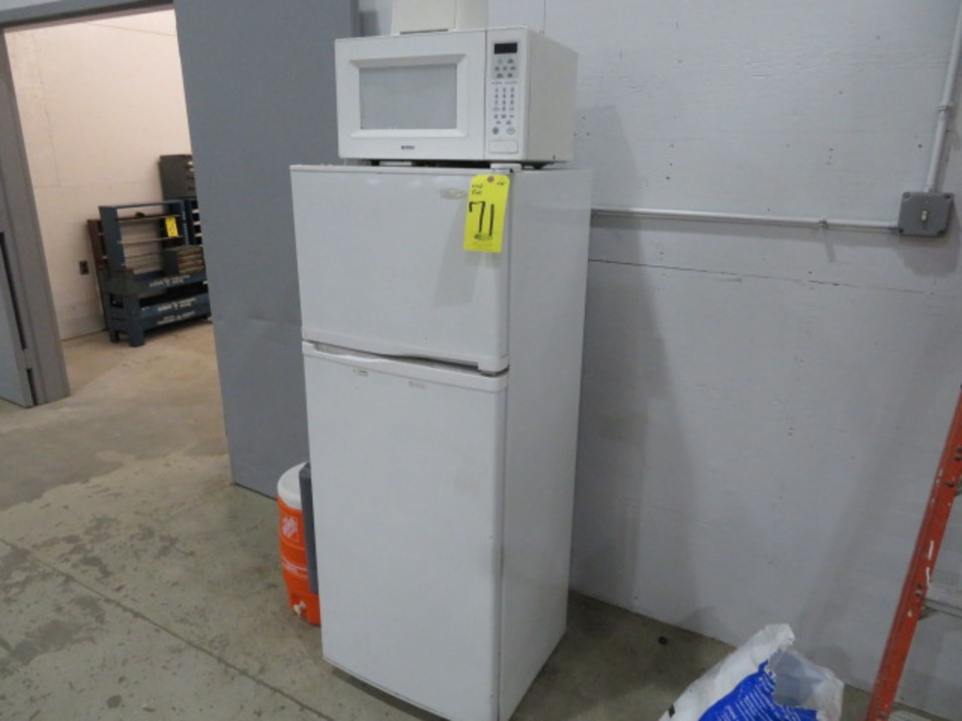 DIPLOMAT REFRIGERATOR/FREEZER, M/W OVEN AND TOASTER (LOCATED IN LUMBERTON,NJ)