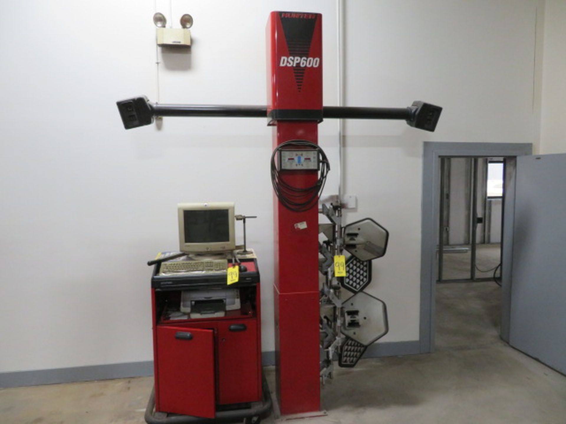 HUNTER DSP600 ALIGNMENT SYSTEM W/PENDANT & R811 CONTROLLER (LOCATED IN LUMBERTON,NJ)