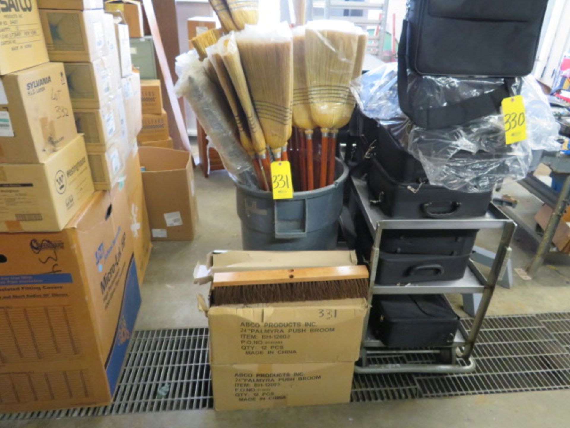 WOOD HANDLE STRAW BROOMS & (24) 24" PALMYRA PUSH BROOM HEADS W/ TRASH CAN (LOCATED IN WILLOW GROVE)