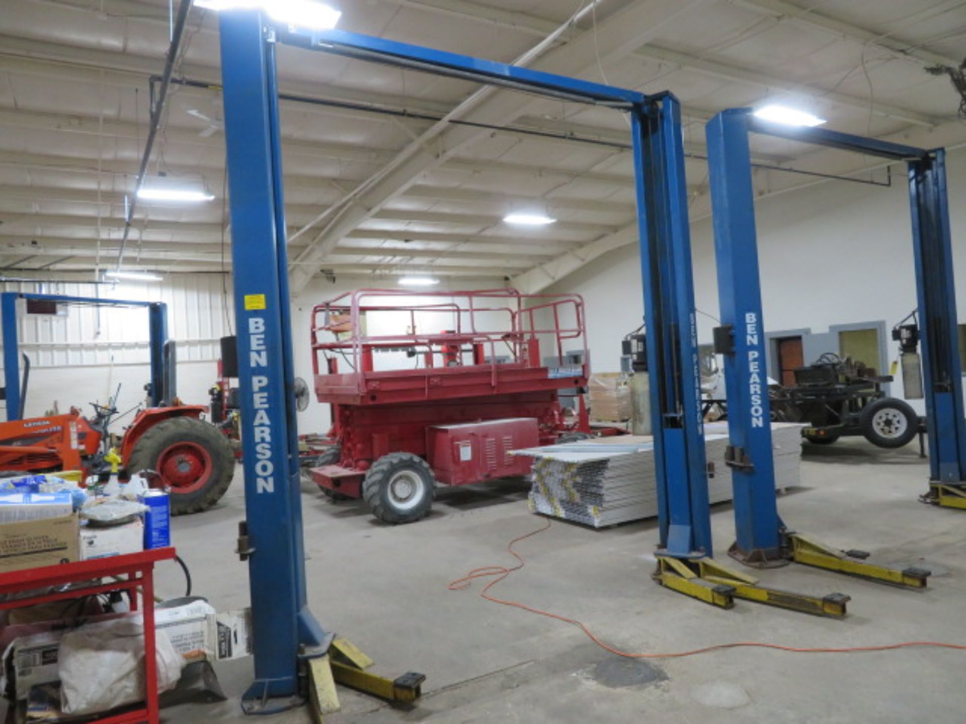 BEN PEARSON TUBEMASTER 9000 AI 9000 LB 2-POST SYMMETRICAL LIFT (LOCATED IN LUMBERTON,NJ) - Image 3 of 3