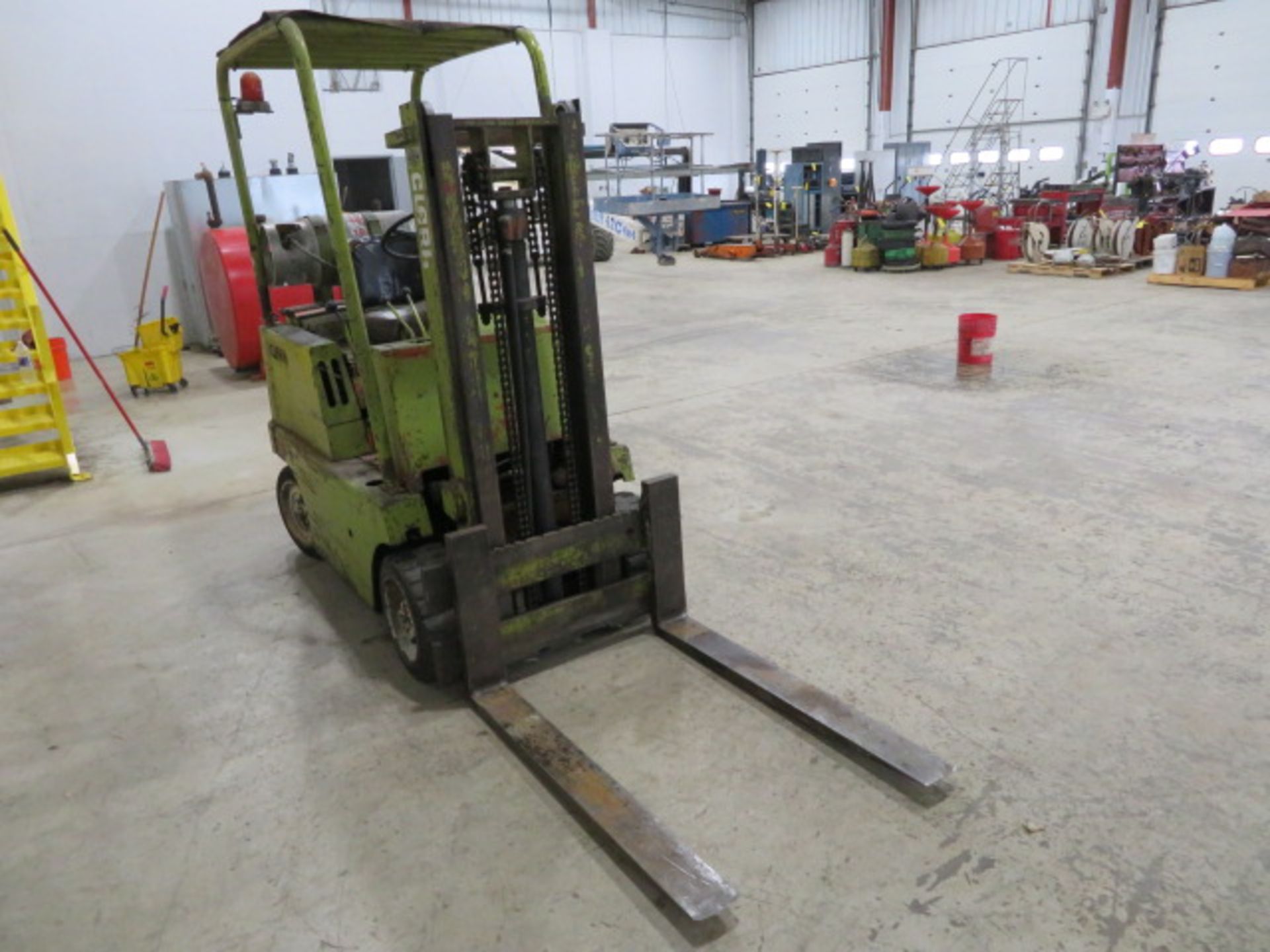 CLARK LP CUSHION TIRE FORK LIFT, EST. 4000 CAP., 2-STAGE MAST, TANK NOT INCLUDED (LOCATED IN - Image 2 of 4