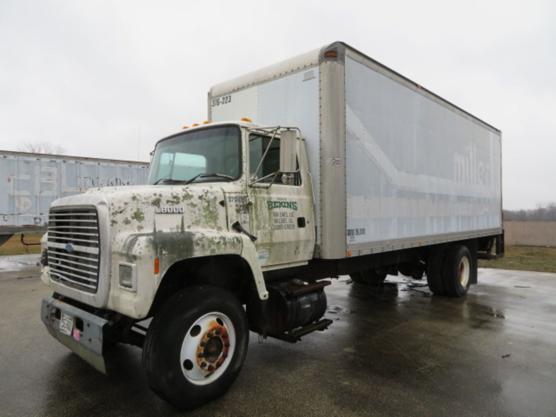 FORD L8000 SINGLE AXLE STRAIGHT TRUCK (AS IS -- NO TITLE) (LOCATED IN LUMBERTON,NJ) - Image 3 of 5