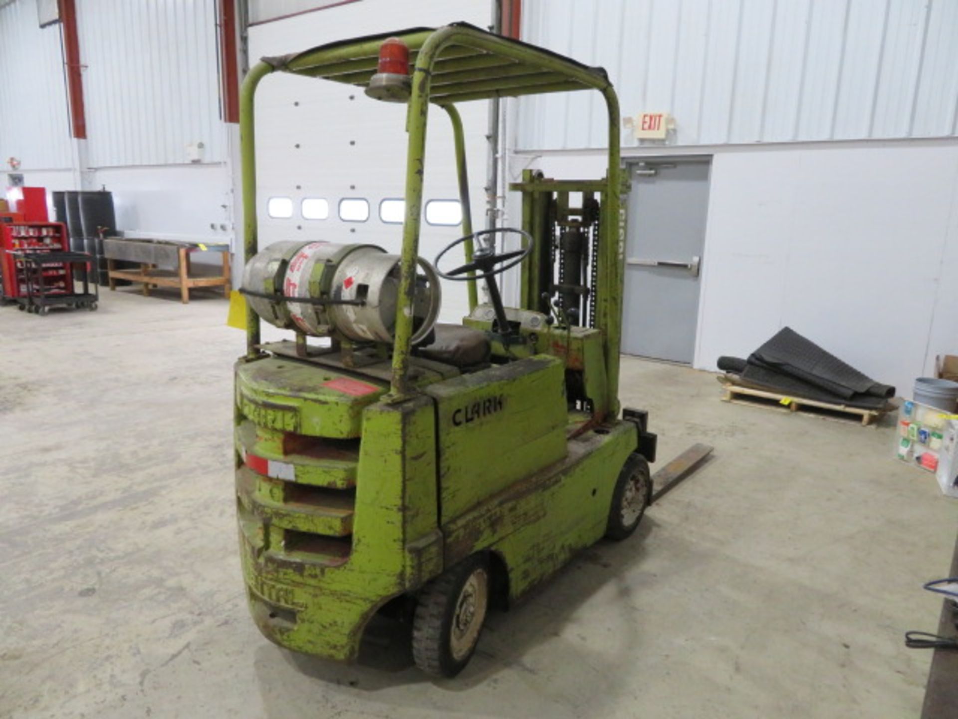 CLARK LP CUSHION TIRE FORK LIFT, EST. 4000 CAP., 2-STAGE MAST, TANK NOT INCLUDED (LOCATED IN - Image 3 of 4