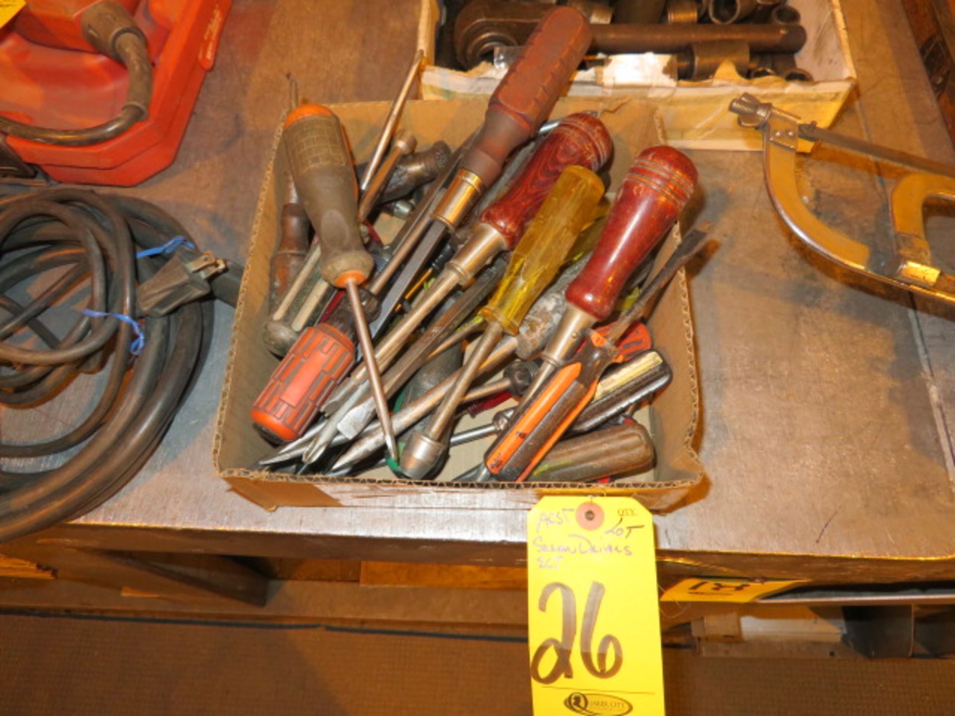 ASSORTED SCREWDRIVERS