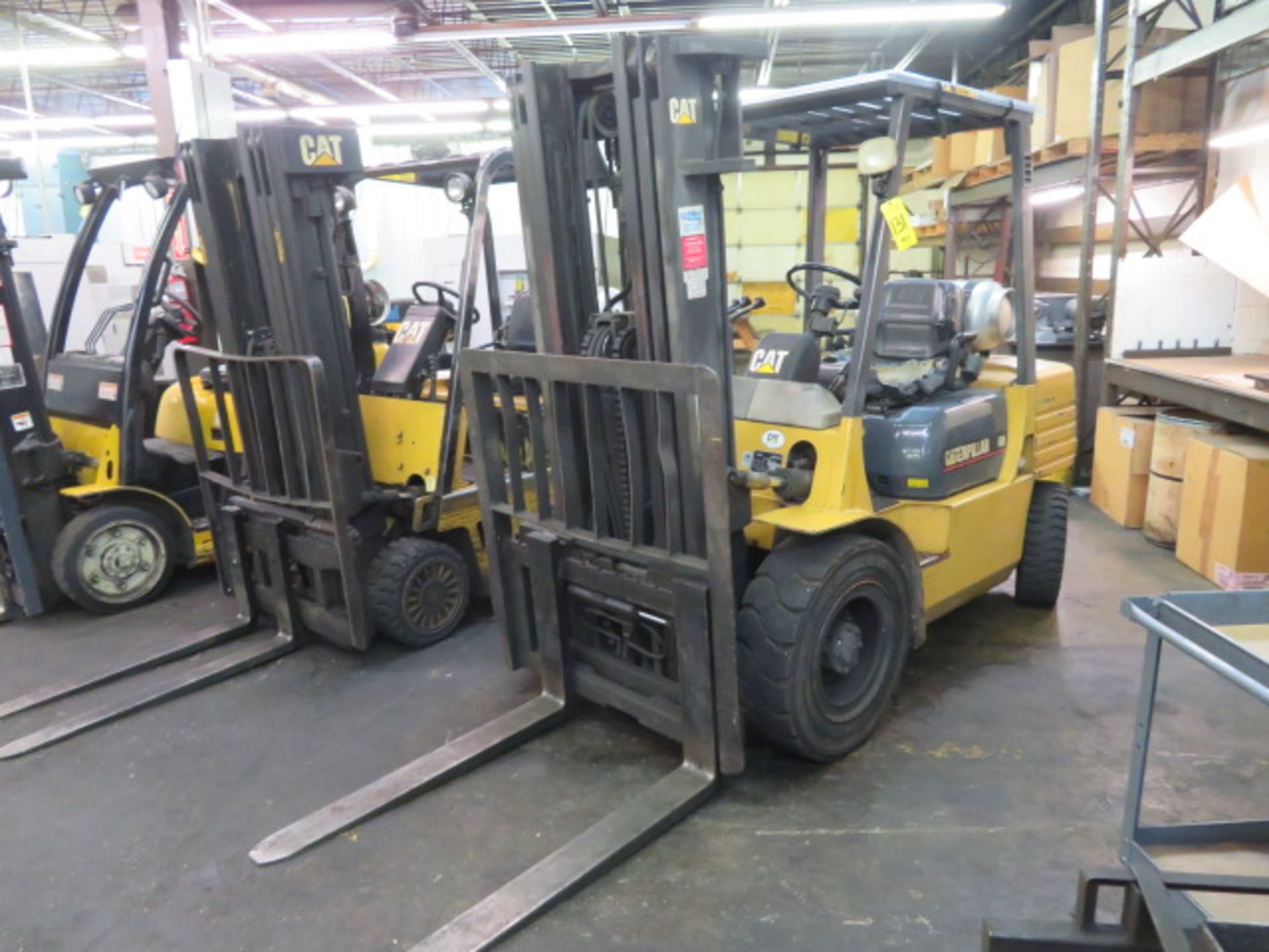 CATERPILLAR GP30 LP Pneumatic Tire Fork Lift, S/N 7AM02444, 5800 LBS Cap., 3 Stage Mast to 187", - Image 3 of 4