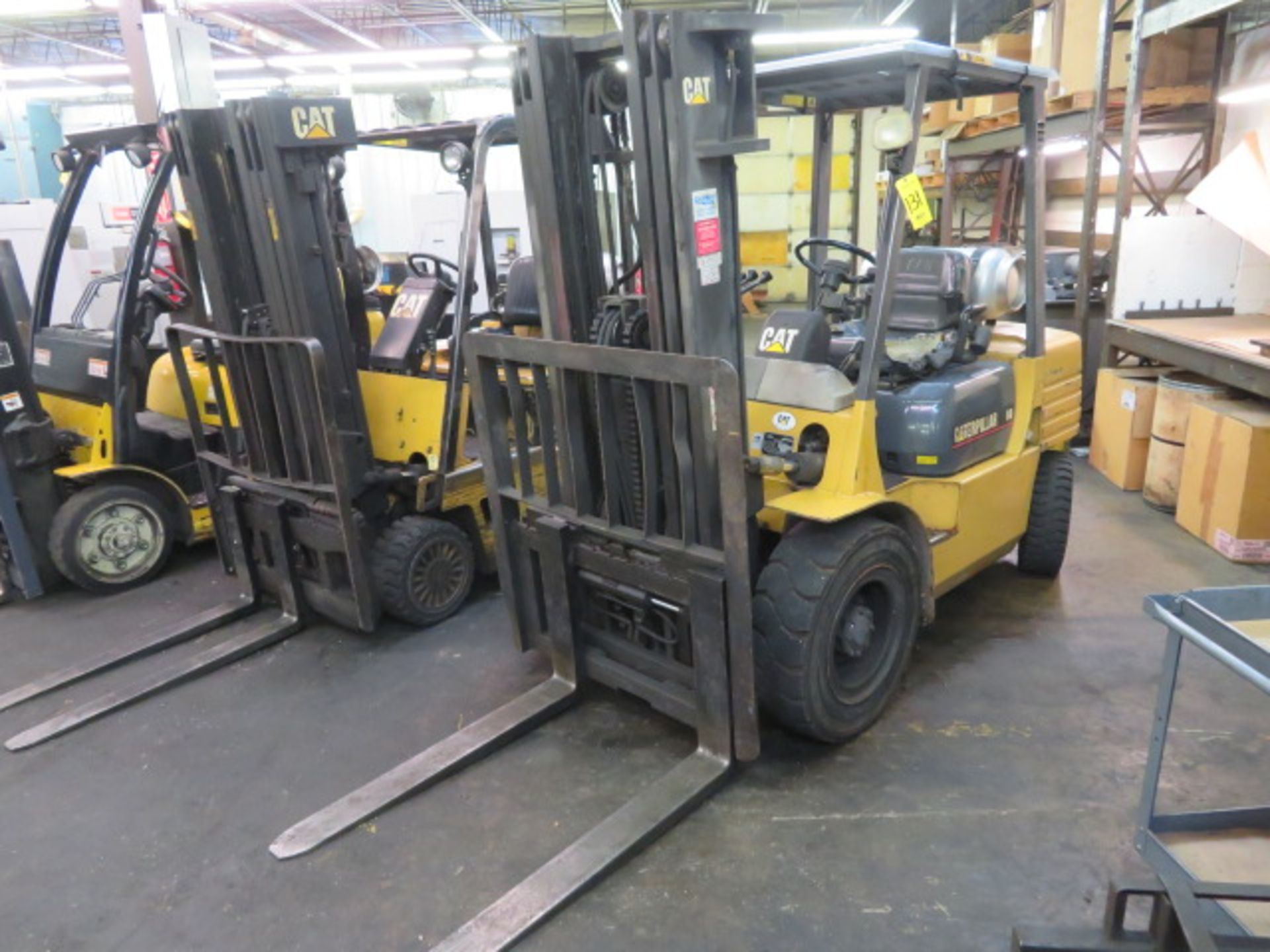 CATERPILLAR GP30 LP Pneumatic Tire Fork Lift, S/N 7AM02444, 5800 LBS Cap., 3 Stage Mast to 187", - Image 2 of 4