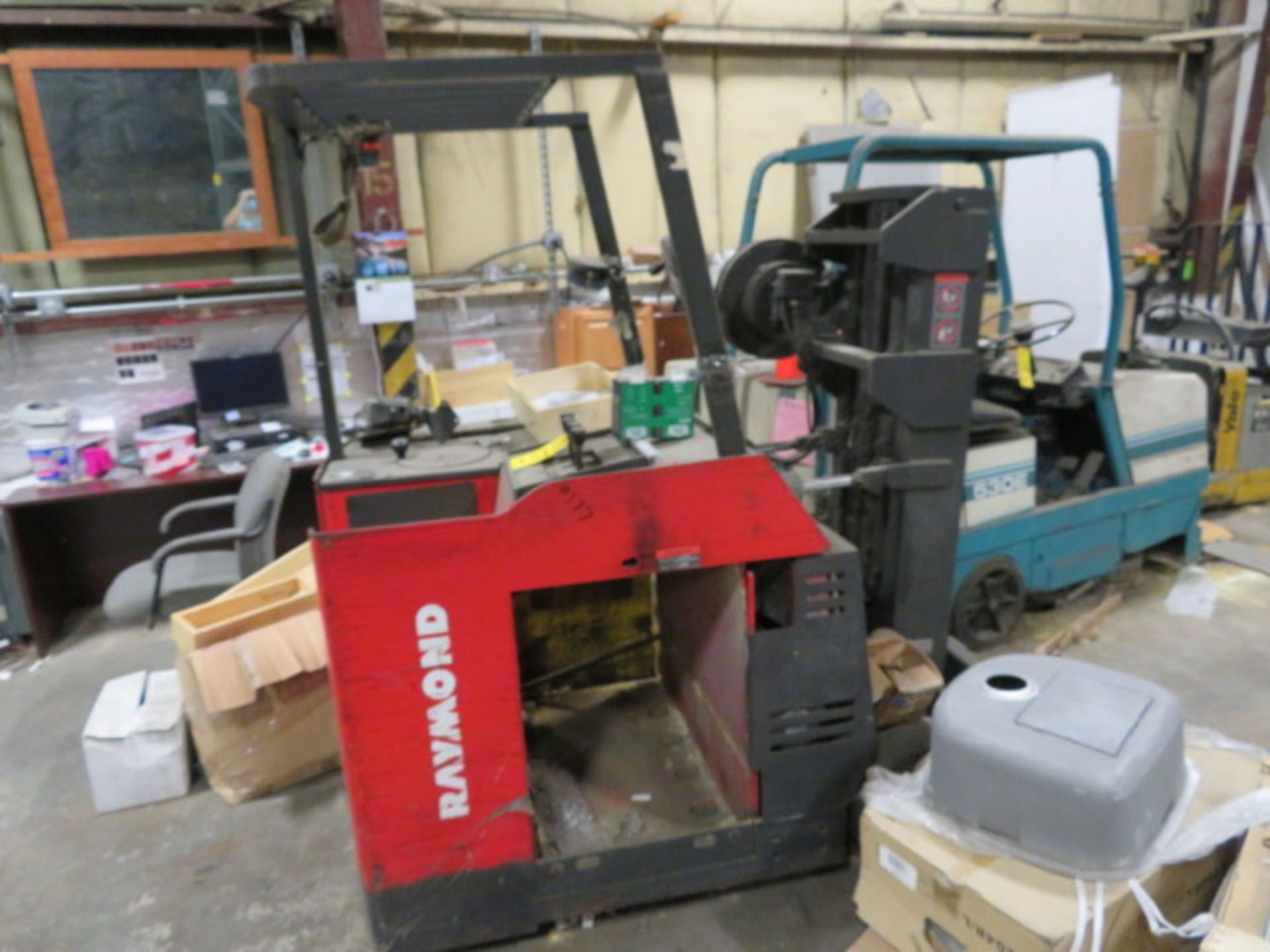 RAYMOND STAND UP FORK LIFT (AS-IS) - Image 2 of 5