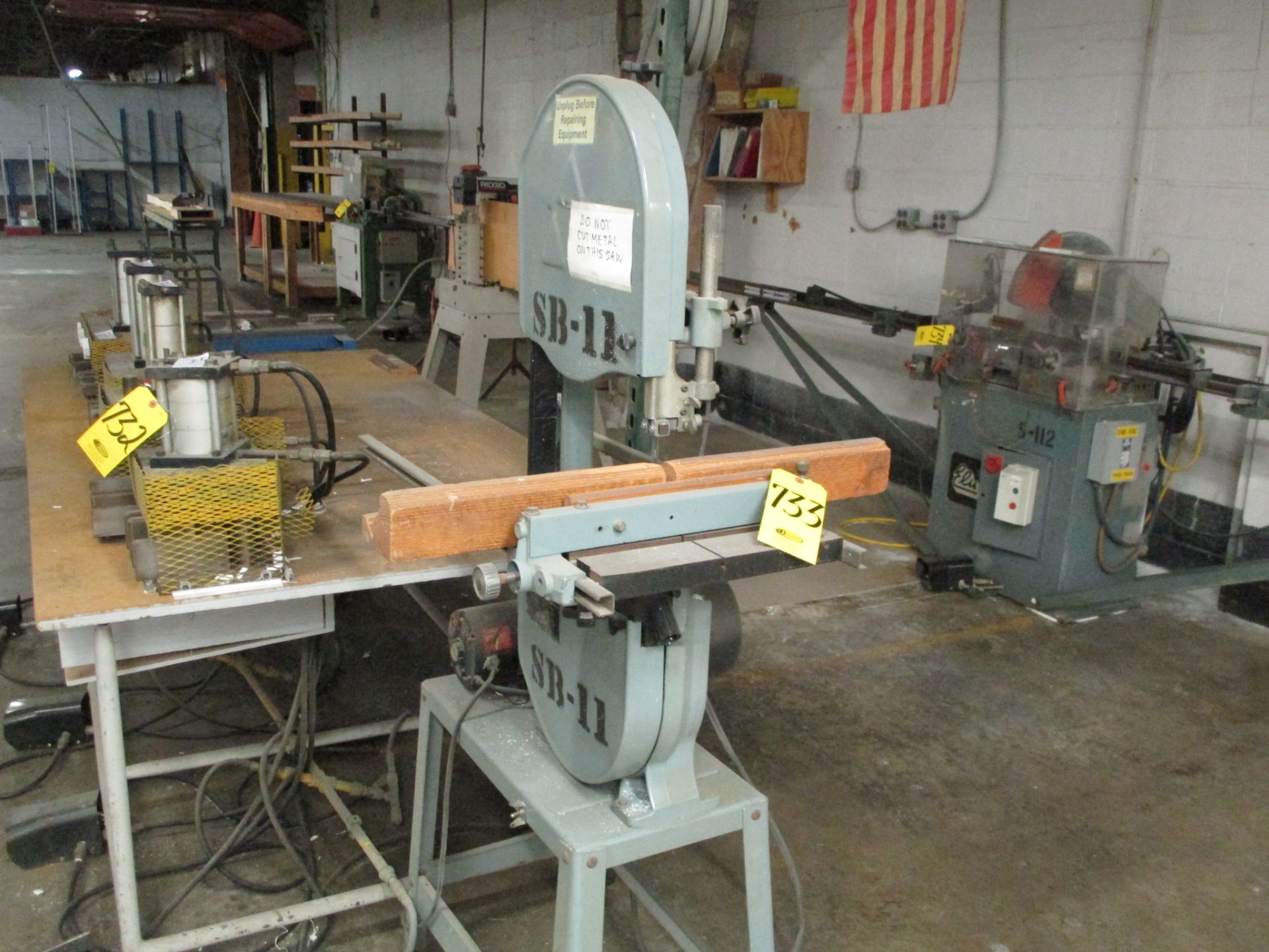 1994 Delta 28245 14" Vertical Band Saw, s/n 94K95535 on Steel Stand