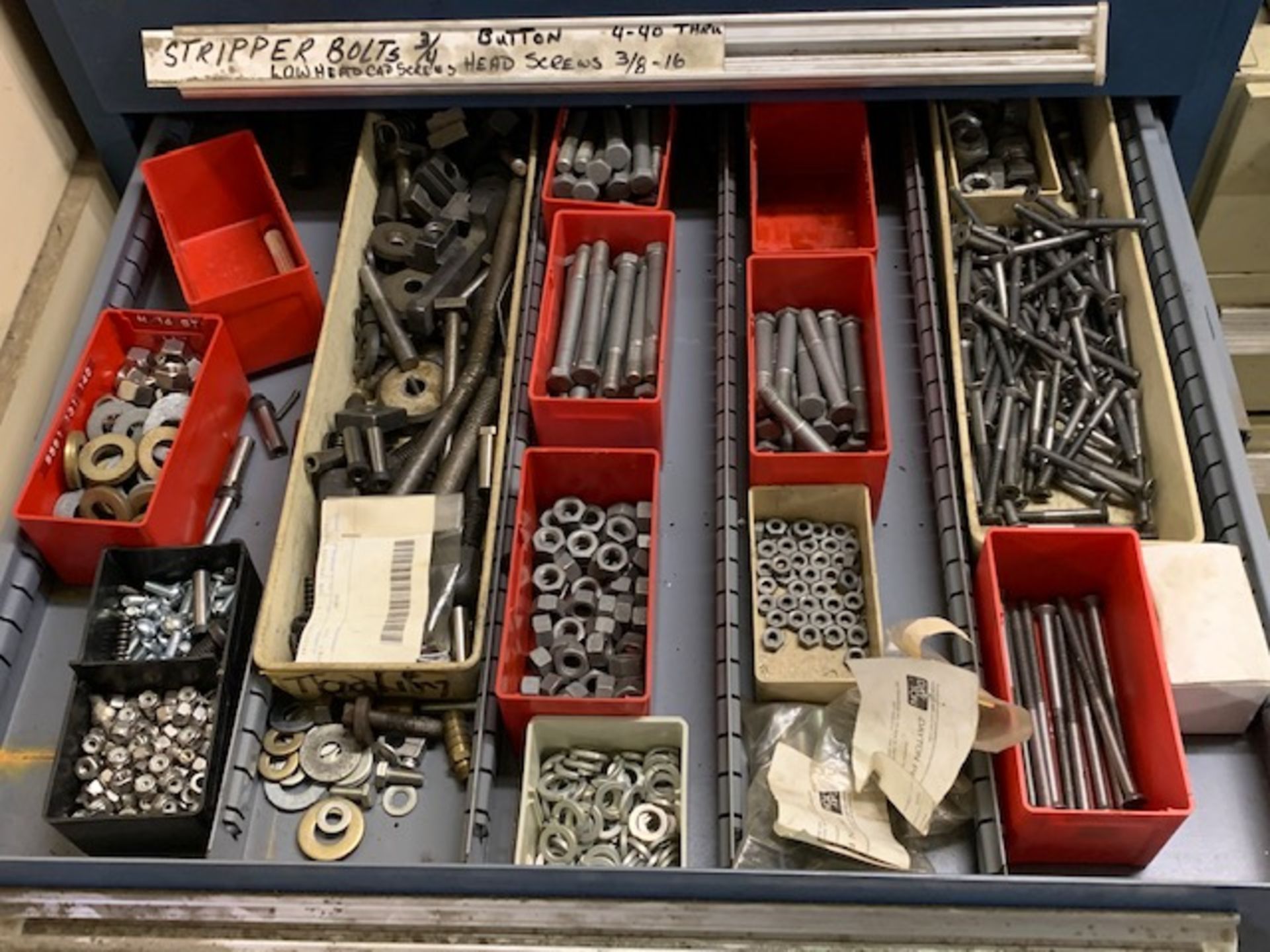 VIDMAR 15-DRAWER CABINET WITH PRESS DIE SPRINGS AND ASSORTED HARDWARE CONTENTS - Image 9 of 15