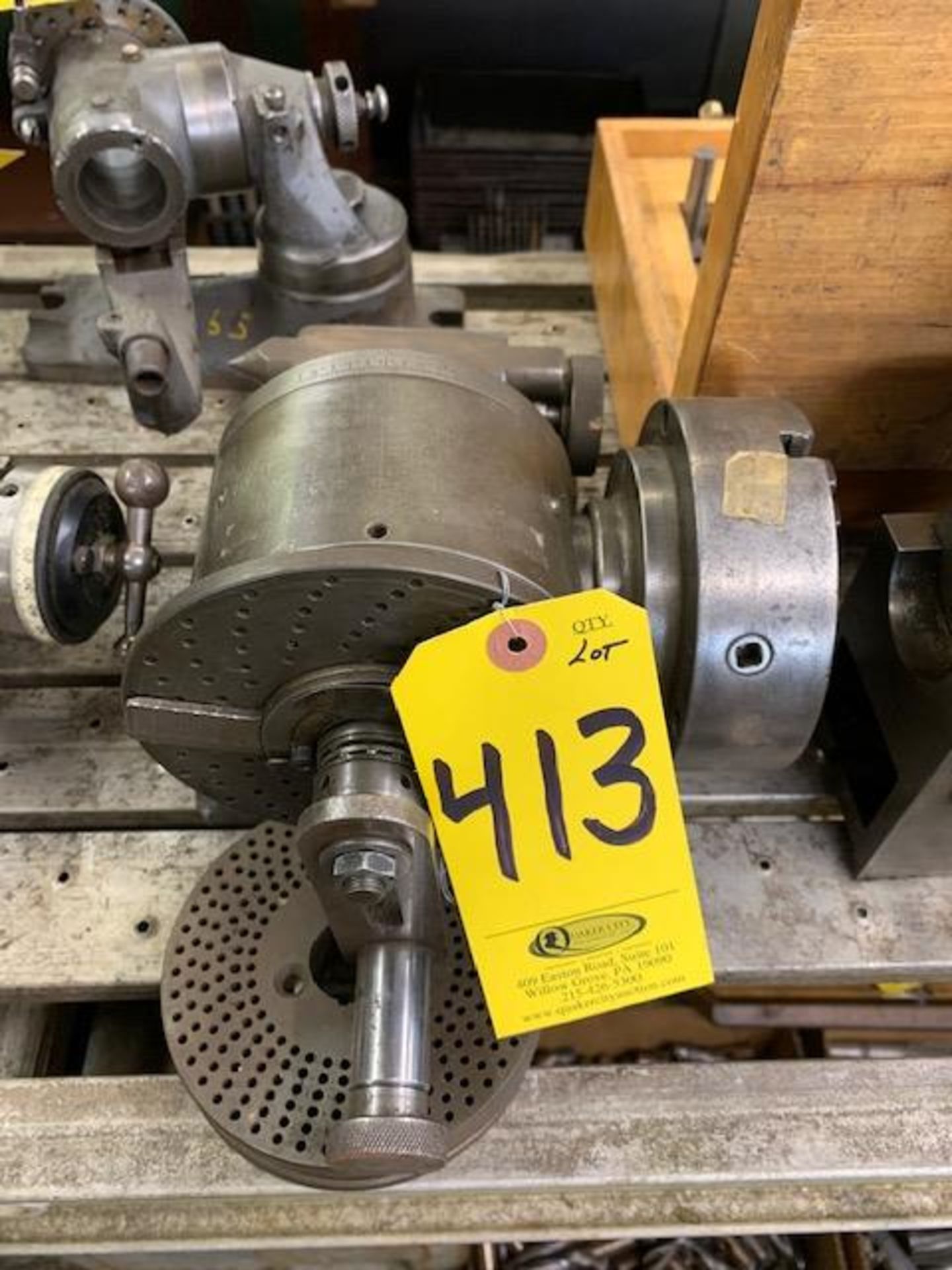 L-W CHUCK INDEXING HEAD W/5 IN. 3-JAW CHUCK AND TAILSTOCK